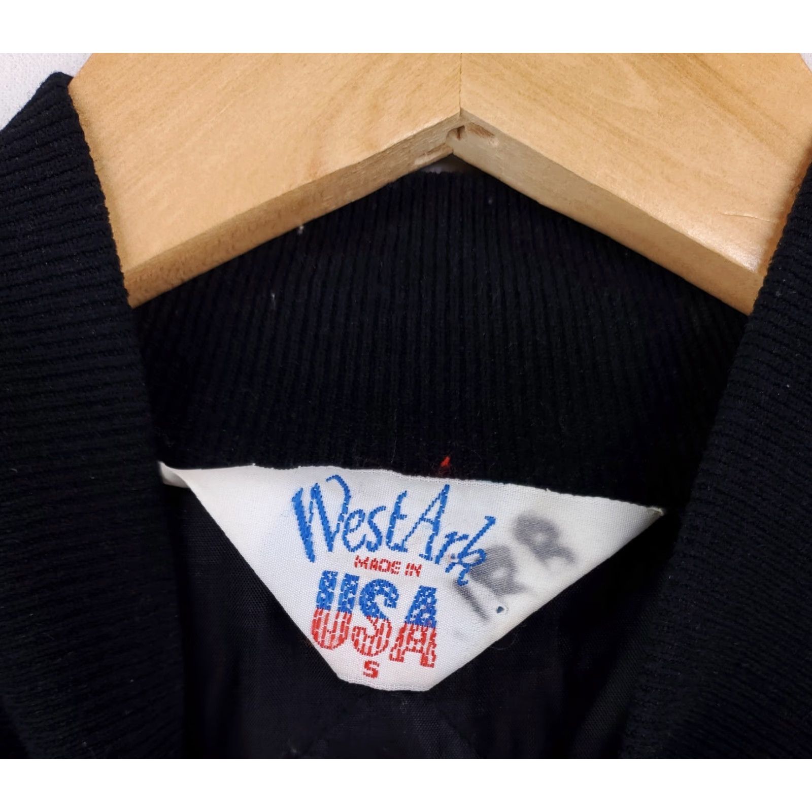 Vintage VINTAGE West Ark Chevrolet Embroidered Satin Bomber Jacket Mens S 80s VTG Black Nylon Bomber Jacket Size US S / EU 44-46 / 1 - 4 Thumbnail