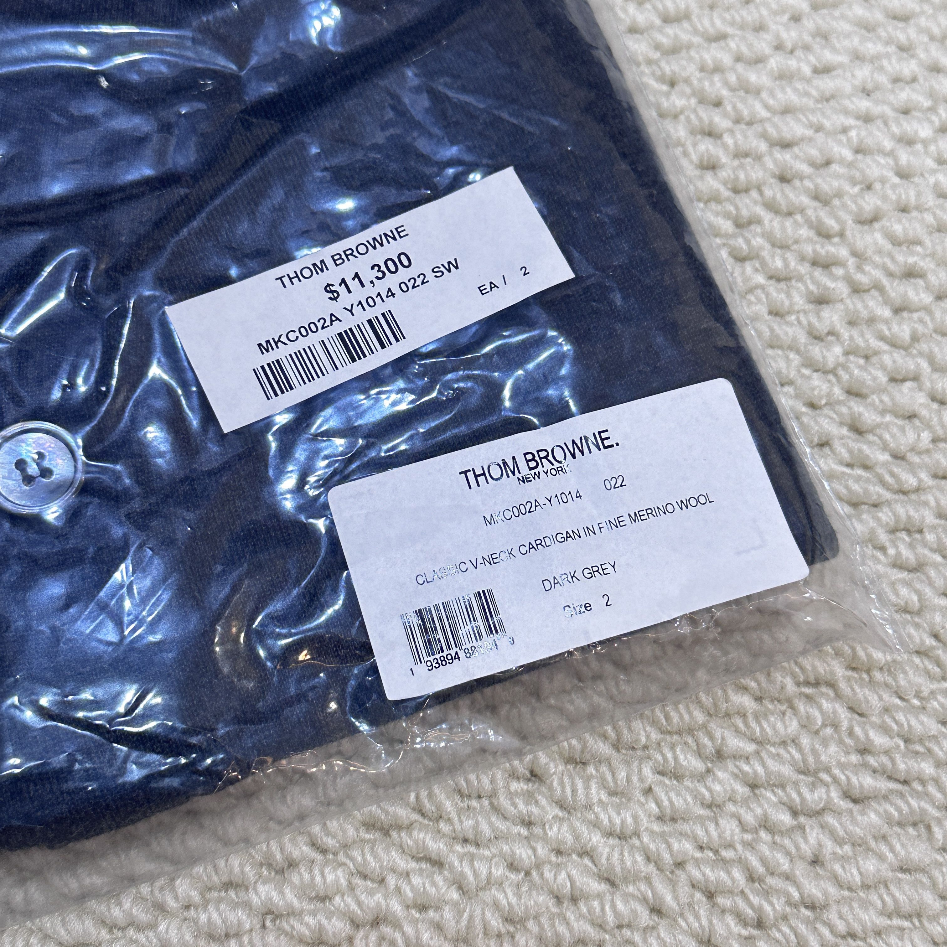 Thom Browne CLASSIC V-NECK CARDIGAN IN FINE MERINO WOOL Size US M / EU 48-50 / 2 - 6 Thumbnail