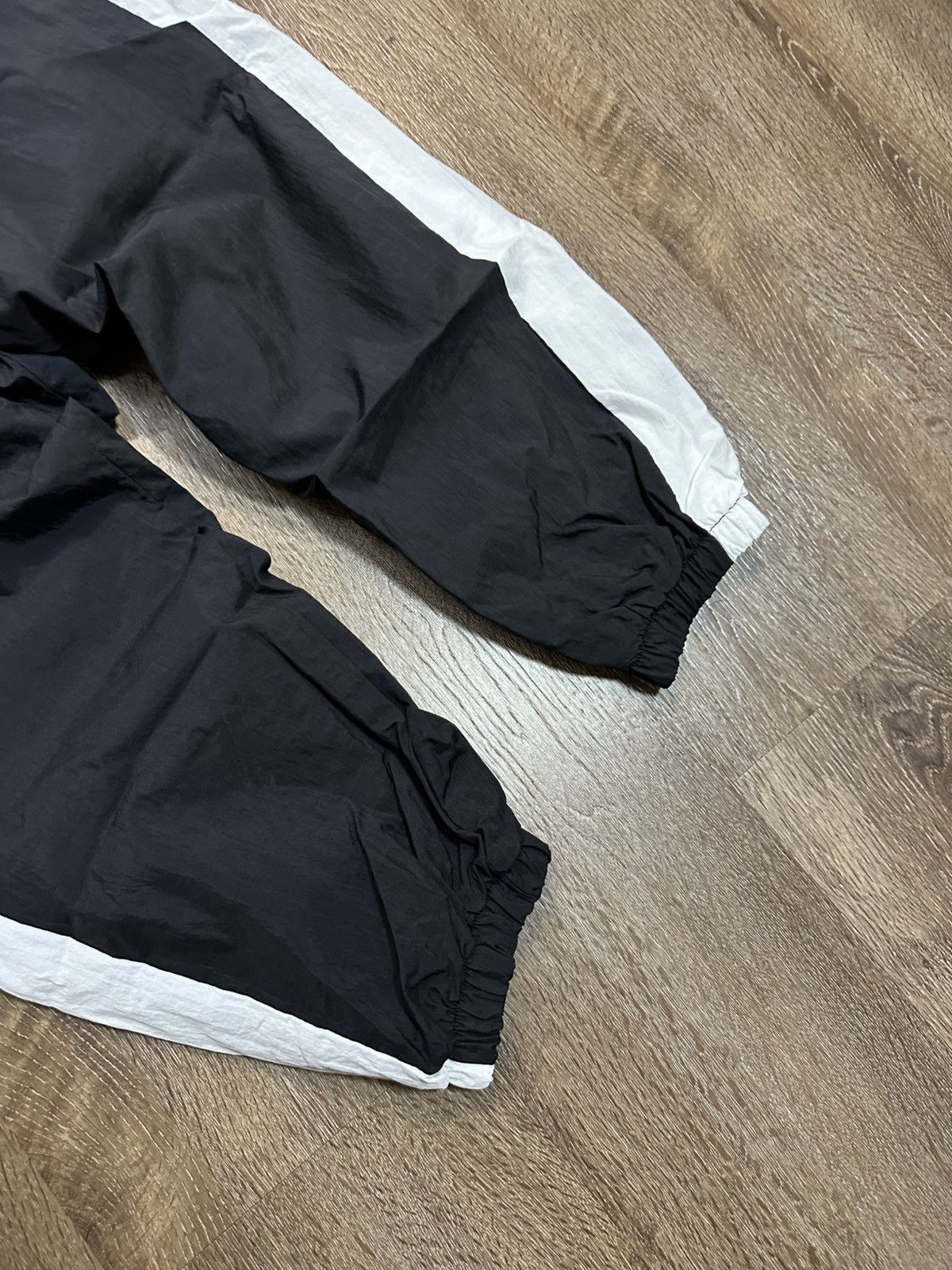 Nike Nike Nylon Pants Size 28" / US 6 / IT 42 - 2 Thumbnail