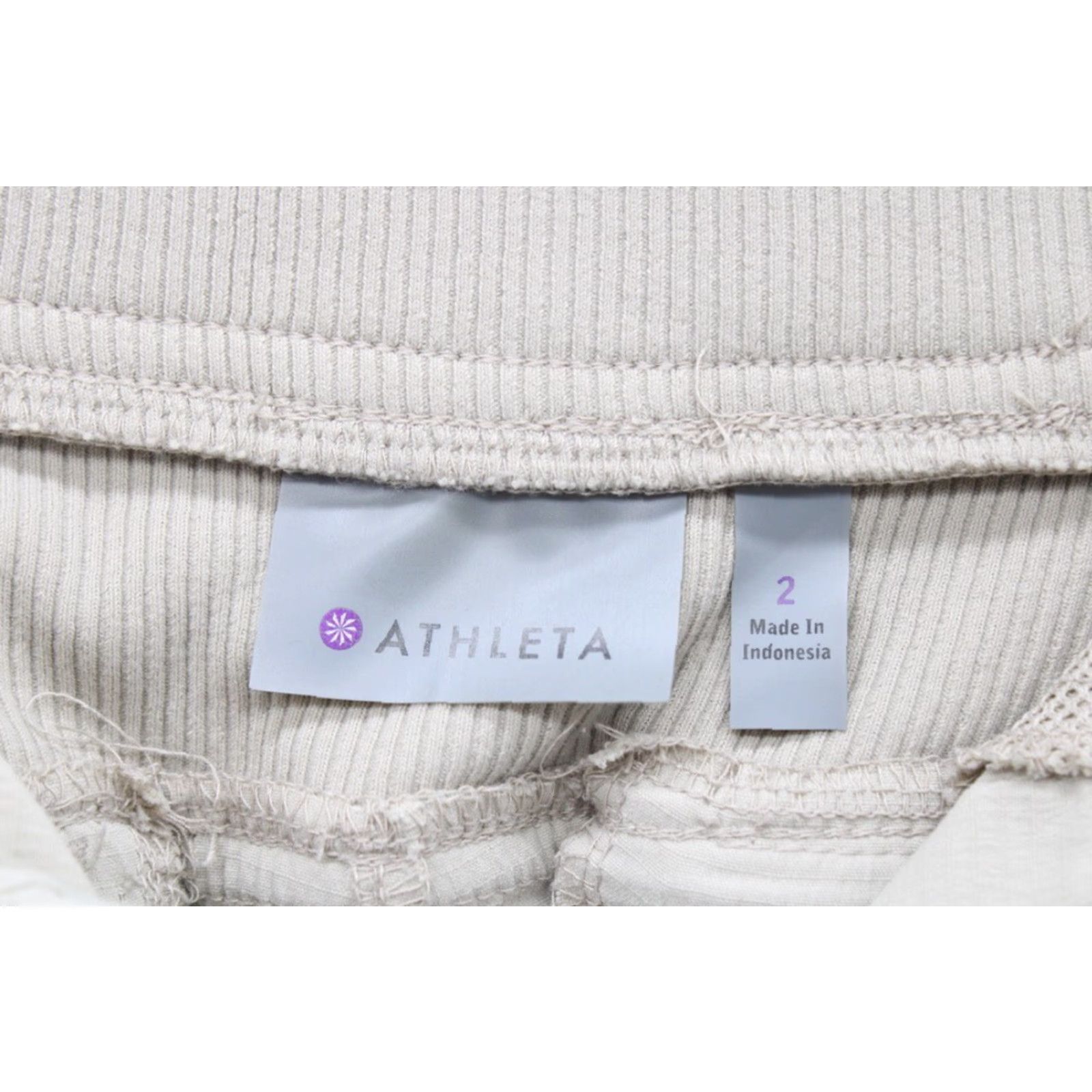 Athleta Athleta Pants Women's 2 Beige Hiking Pockets Zip Outdoors Trekkie 32 Inseam Casual Outdoors Camping Size 26" / US 2 / IT 38 - 5 Thumbnail