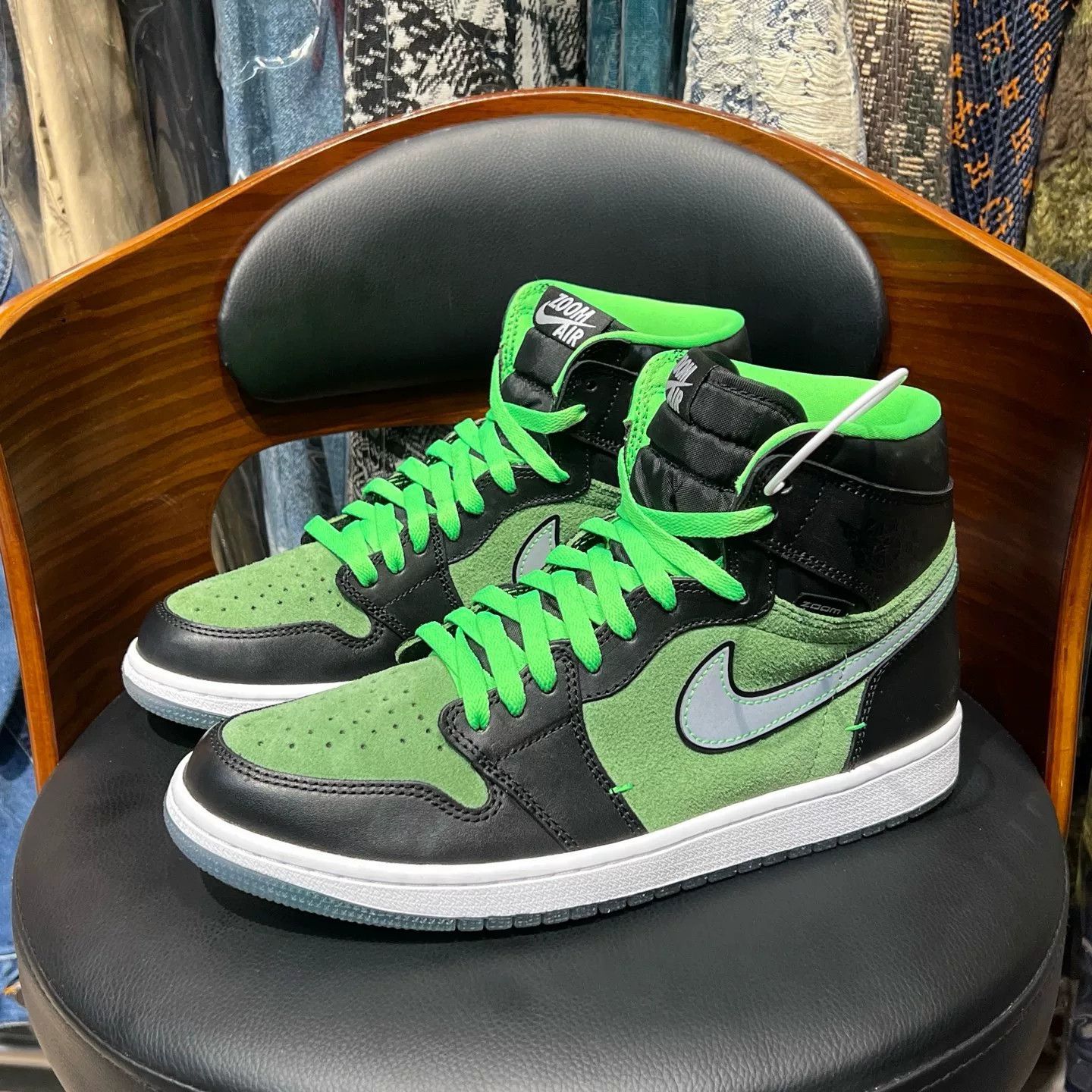 Nike Nike AJ1 Green Lowtop Sneakers 44 Men Size US 10.5 / EU 43-44 - 1 Thumbnail