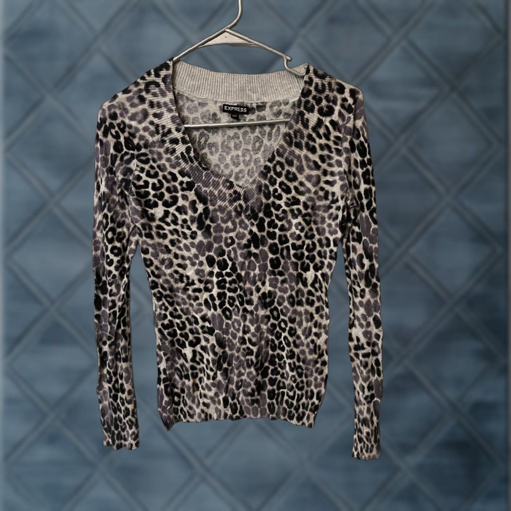 Express Express Womens Pullover Sweater Long Sleeve V Neck Size Small Gray Animal Print Size S / US 4 / IT 40 - 1 Thumbnail