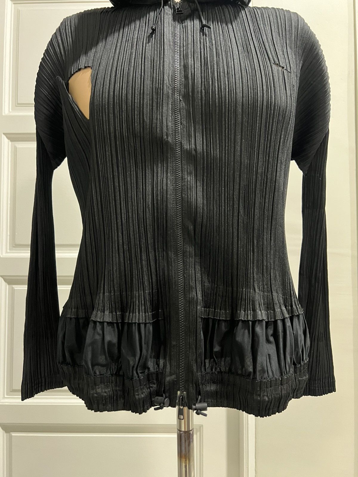 Pleats Please Issey Miyake Pleat Pleats Issey Miyake Black Pleated hoodie Size S / US 4 / IT 40 - 4 Thumbnail