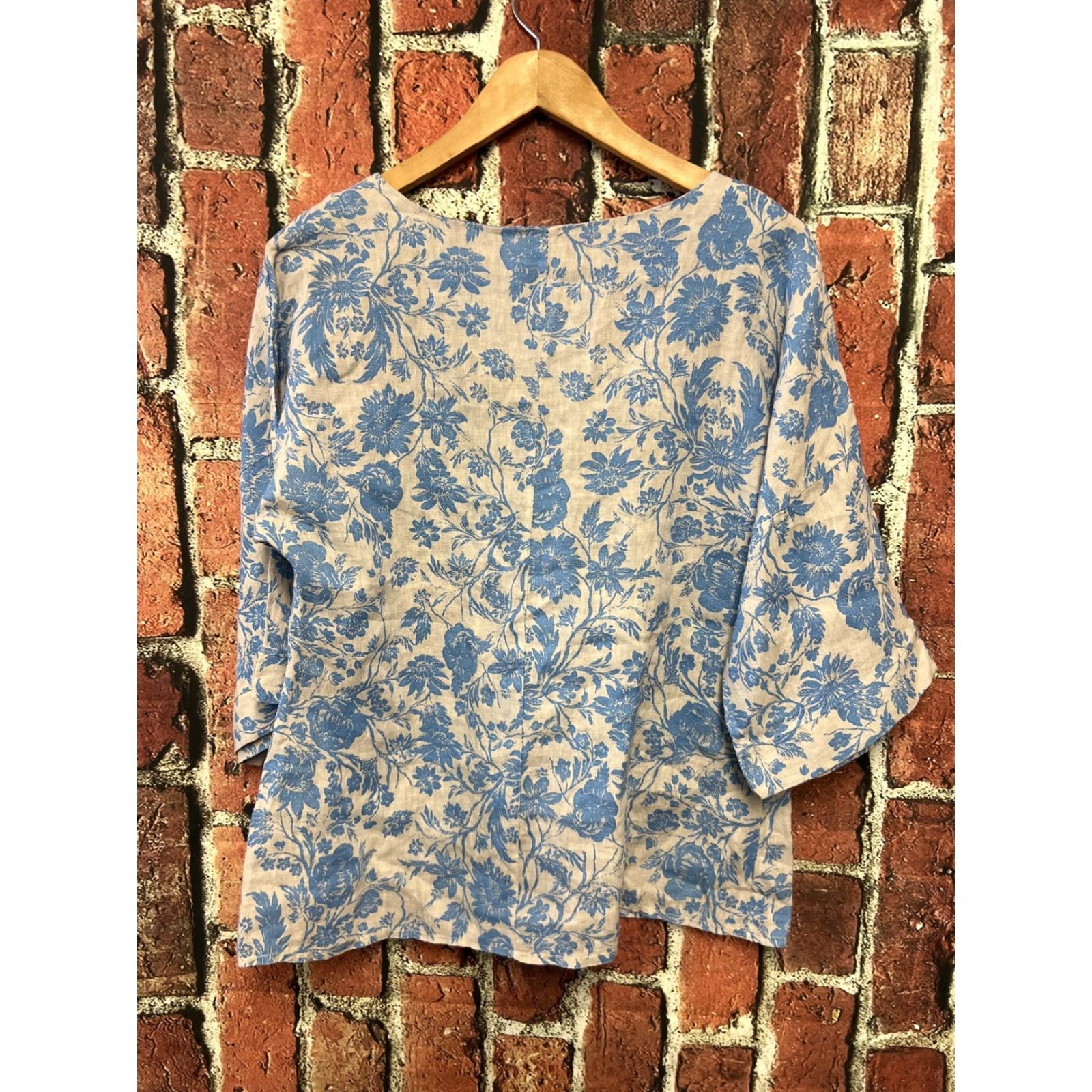 Vintage Laura Bianchi Linen Top Woman Size Large Blue Flowers 3/4 Sleeve Round Neck Pullover Blouse Vintage No Size S / US 4 / IT 40 - 3 Thumbnail
