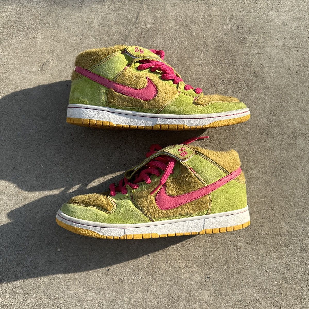 image of 2006 Nike Sb Mid Mama Bear Shoes in Green/Lime, Men's (Size 9.5)