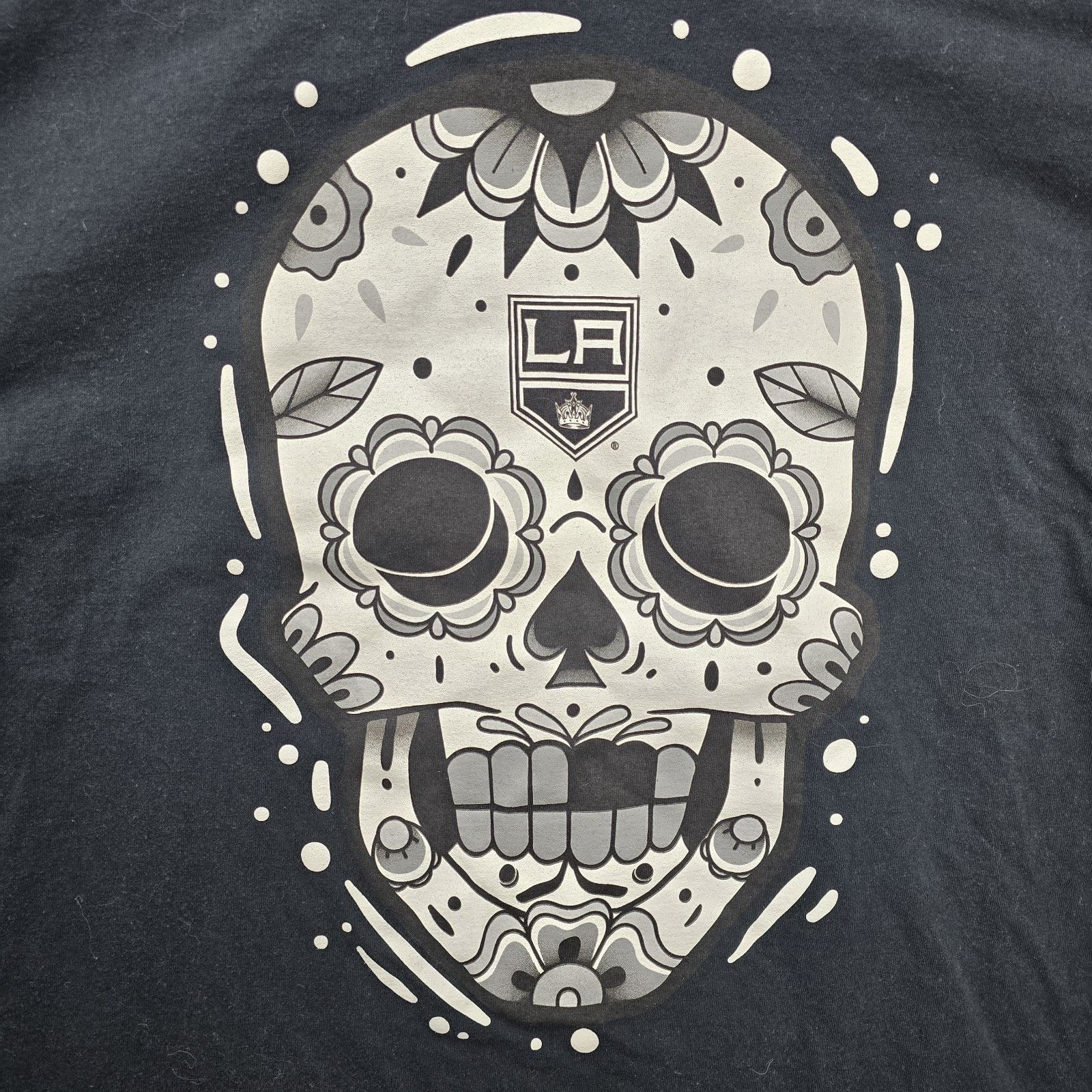 Gildan LA Kings Day Of The Dead Dia De Los Muertos Skull Shirt XL Size US XL / EU 56 / 4 - 8 Thumbnail