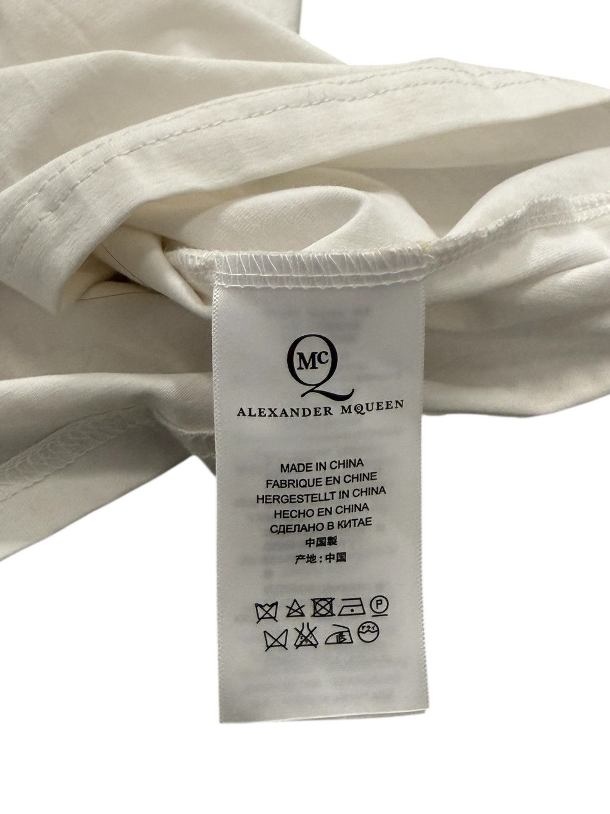 Alexander McQueen Alexander Mcqueen v neck logo t Size US M / EU 48-50 / 2 - 7 Thumbnail