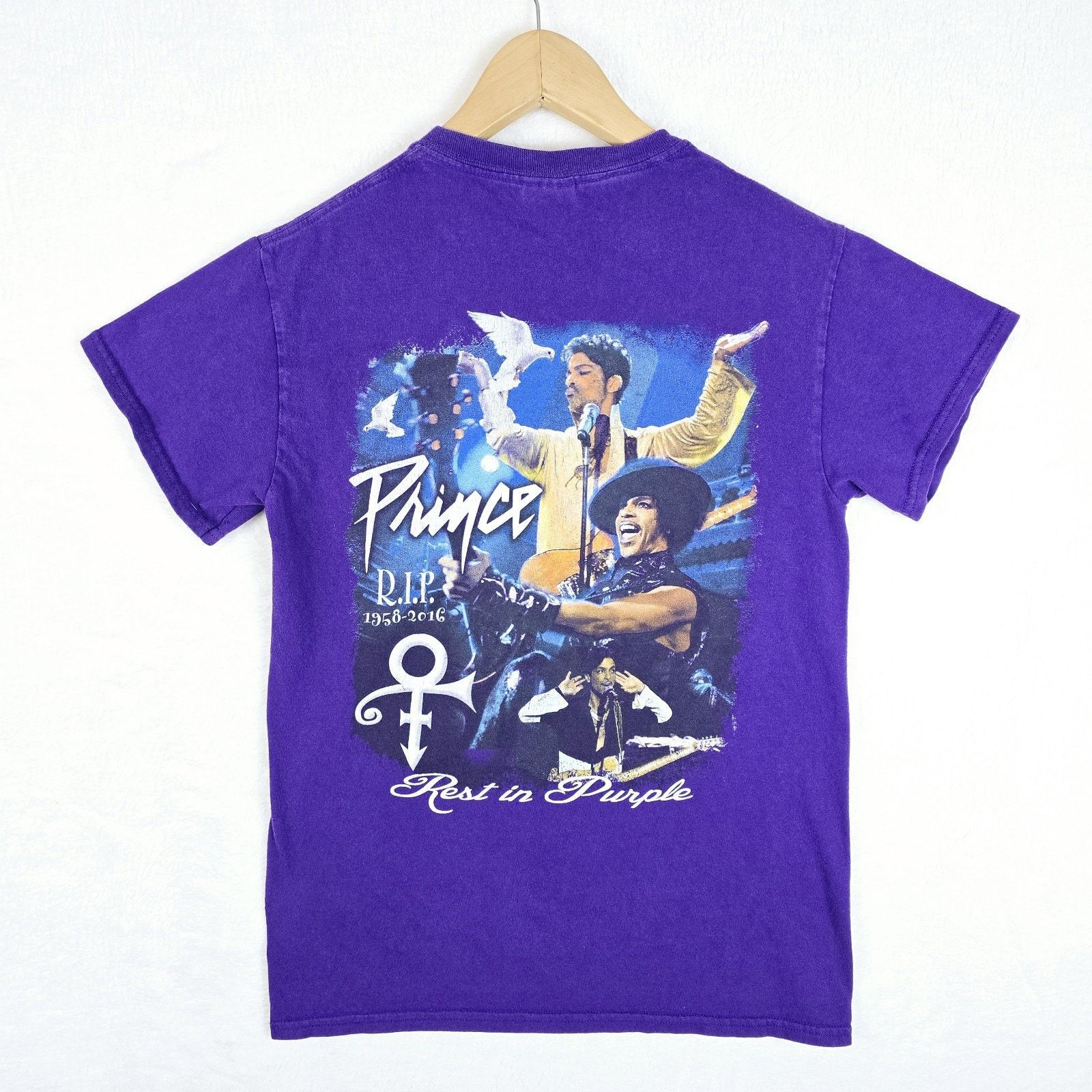 Gildan Prince RIP Rest In Purple Rain Shirt Adult Small Music Band Size US S / EU 44-46 / 1 - 6 Thumbnail
