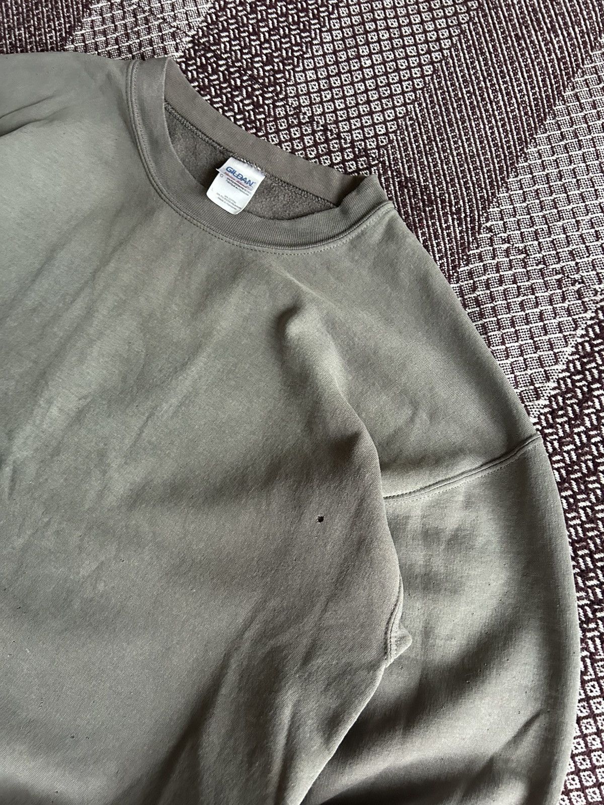 Vintage Vintage Thrashed Gildan Baggy Faded Sweatshirt Streetwear Size US L / EU 52-54 / 3 - 9 Thumbnail