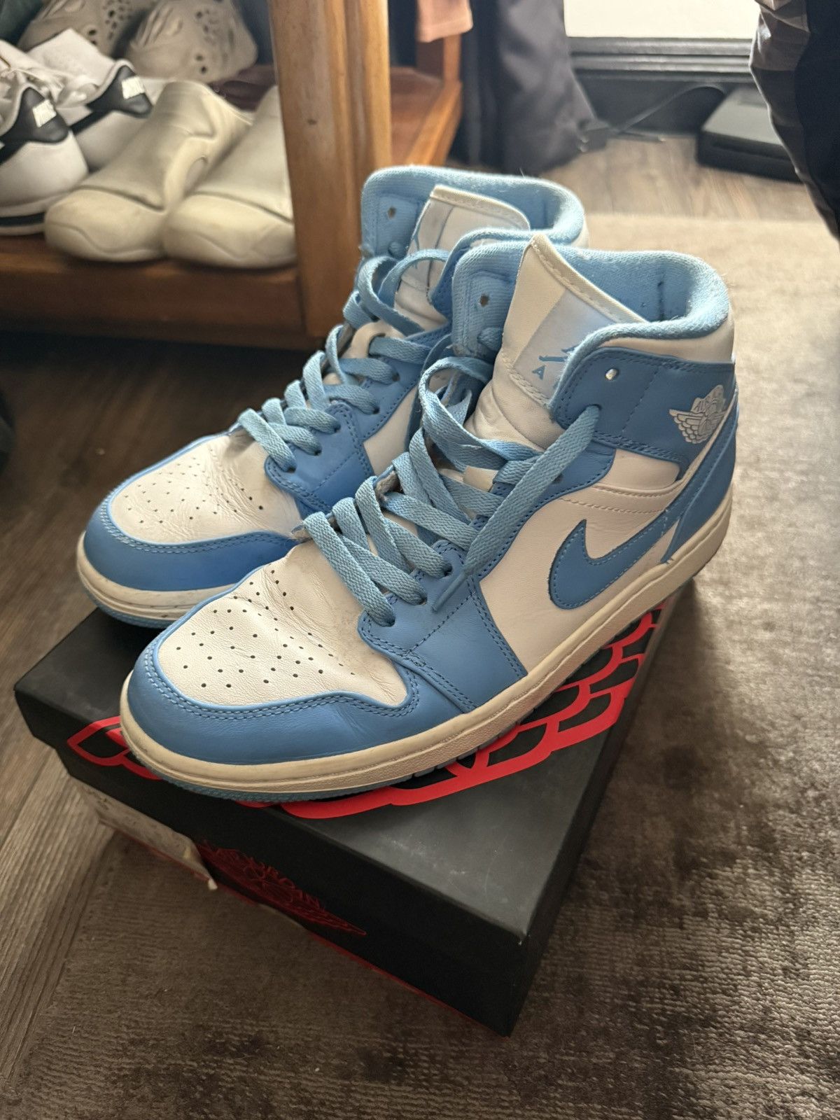 Nike Nike Air Jordan UNC Mid Size US 9 / EU 42 - 4 Thumbnail