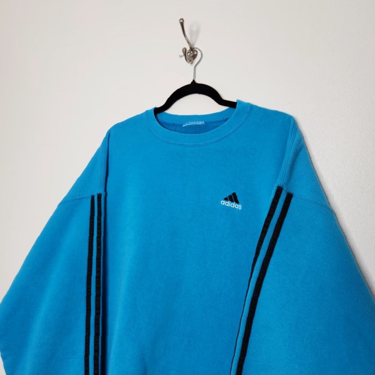 Adidas VINTAGE Adidas 3 Stripes Oversized Sweatshirt Crewneck 80s 90s Blue XL Unisex Adults Sweatshirt Pullover Womens Mens Size US XL / EU 56 / 4 - 3 Thumbnail