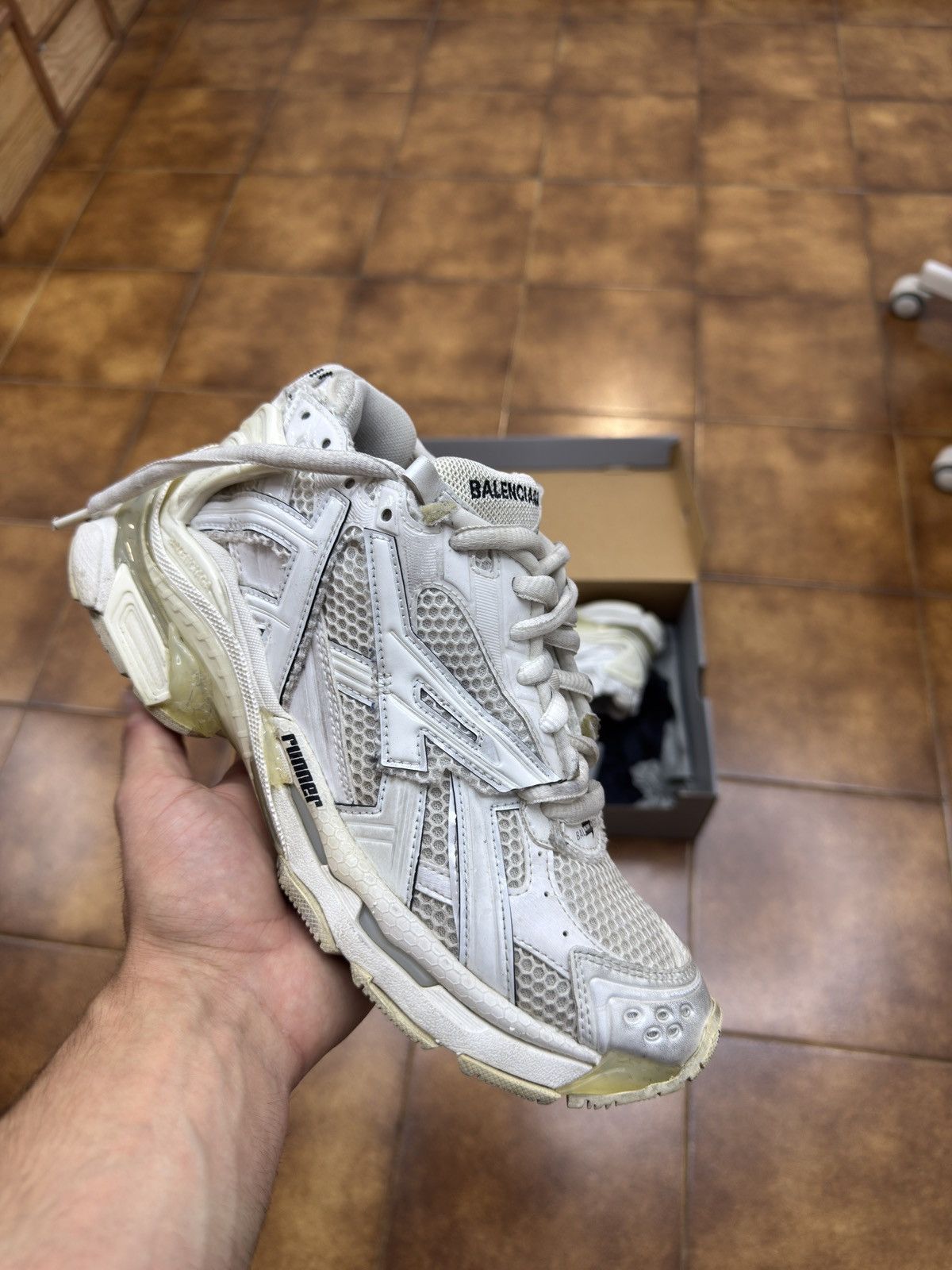 Balenciaga Balenciaga runner sneaker white Size US 7 / EU 40 - 3 Thumbnail