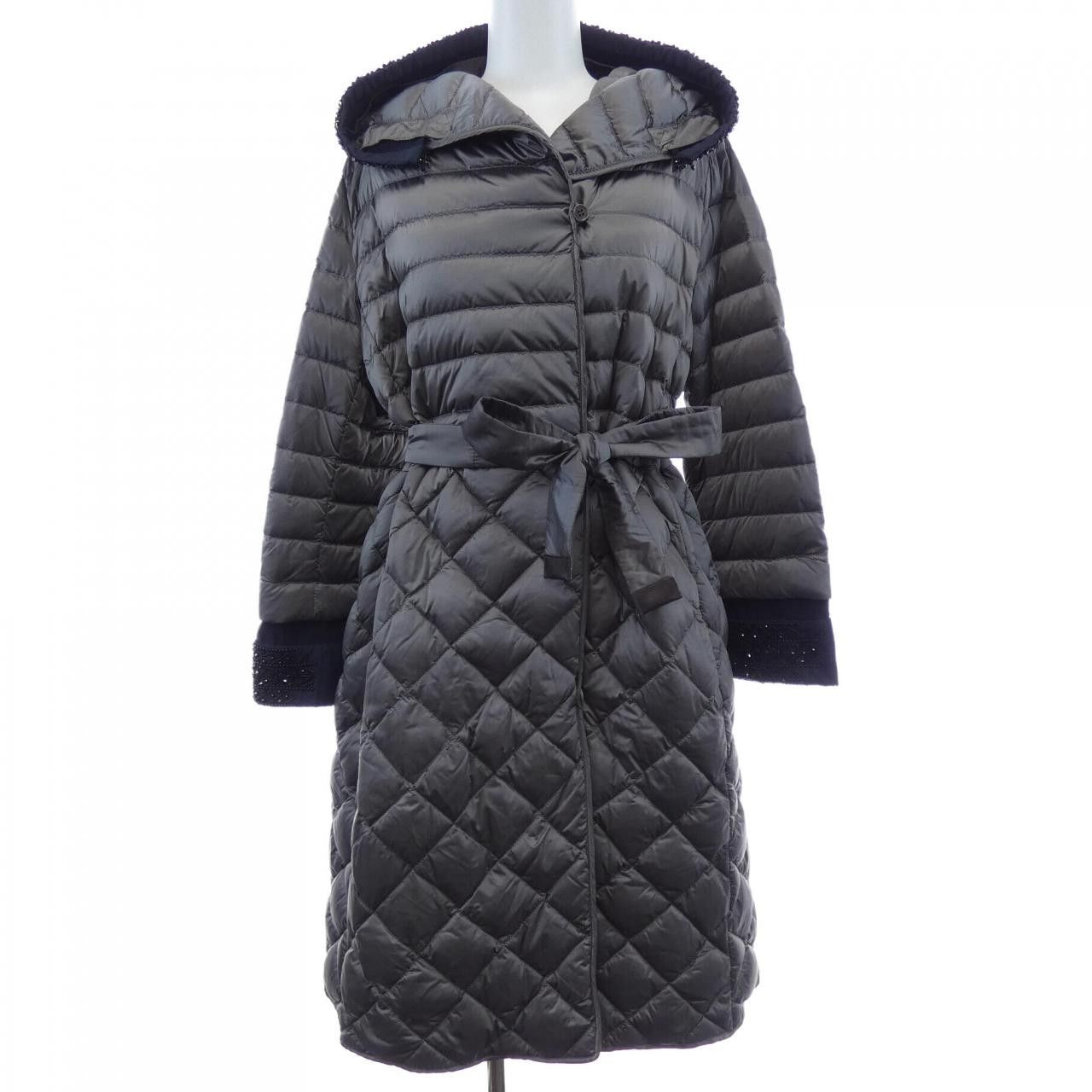 Max Mara MaxMara S Max Mara Down Coat Textile Outerwear 948633 DUTY FREE for USA Size ONE SIZE - 1 Thumbnail