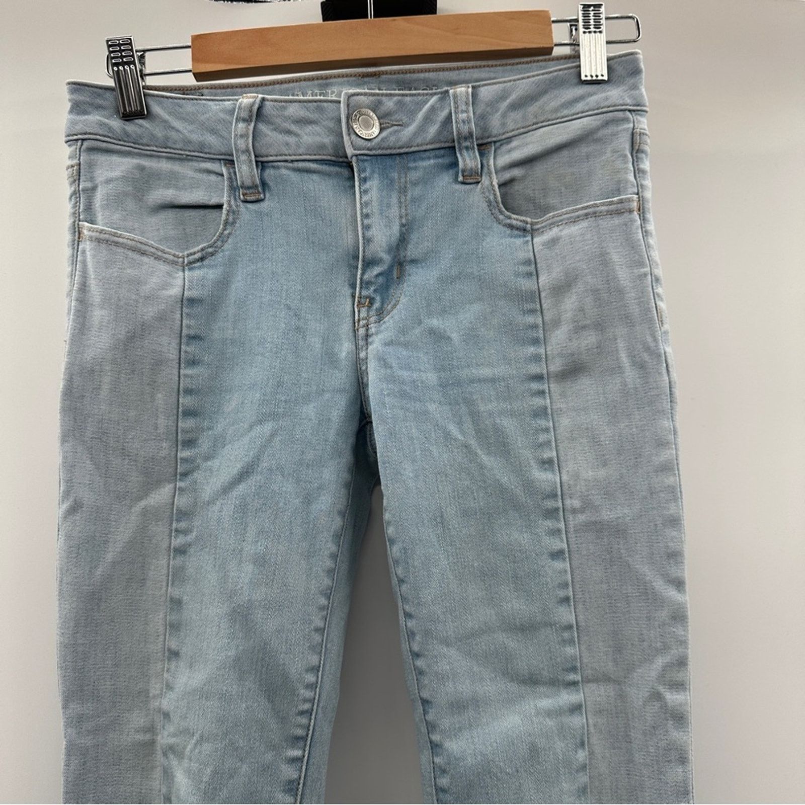 American Eagle Outfitters American Eagle Light Wash Mid Rise Cropped Jegging Jean Sz 4 Size 26" / US 2 / IT 38 - 2 Thumbnail