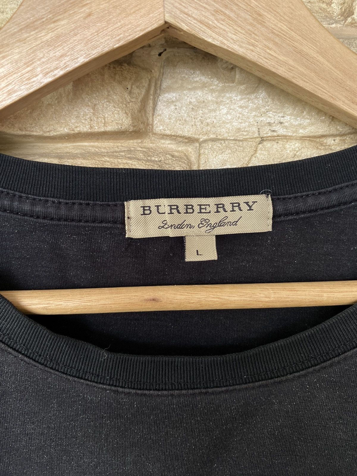 Burberry Rare Burberry London England Made In Scotland Plain Tees Size US L / EU 52-54 / 3 - 6 Thumbnail