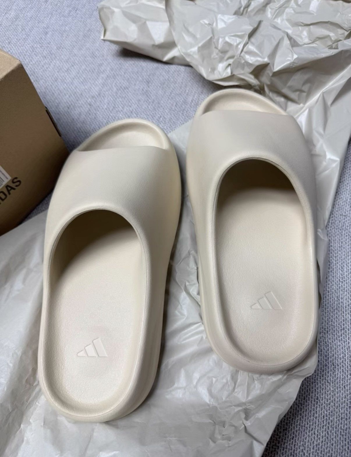Adidas Adidas Yeezy Slide Bone FZ5897 K37 Size US 9.5 / EU 42-43 - 3 Thumbnail