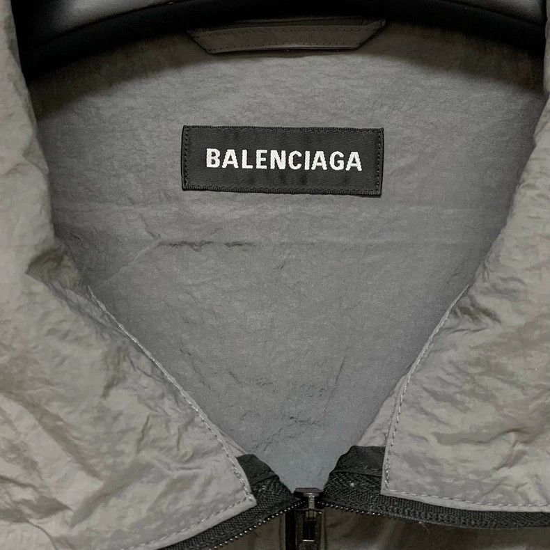 Balenciaga Balenciaga Black and grey patchwork chest logo assault jack Size US M / EU 48-50 / 2 - 3 Thumbnail