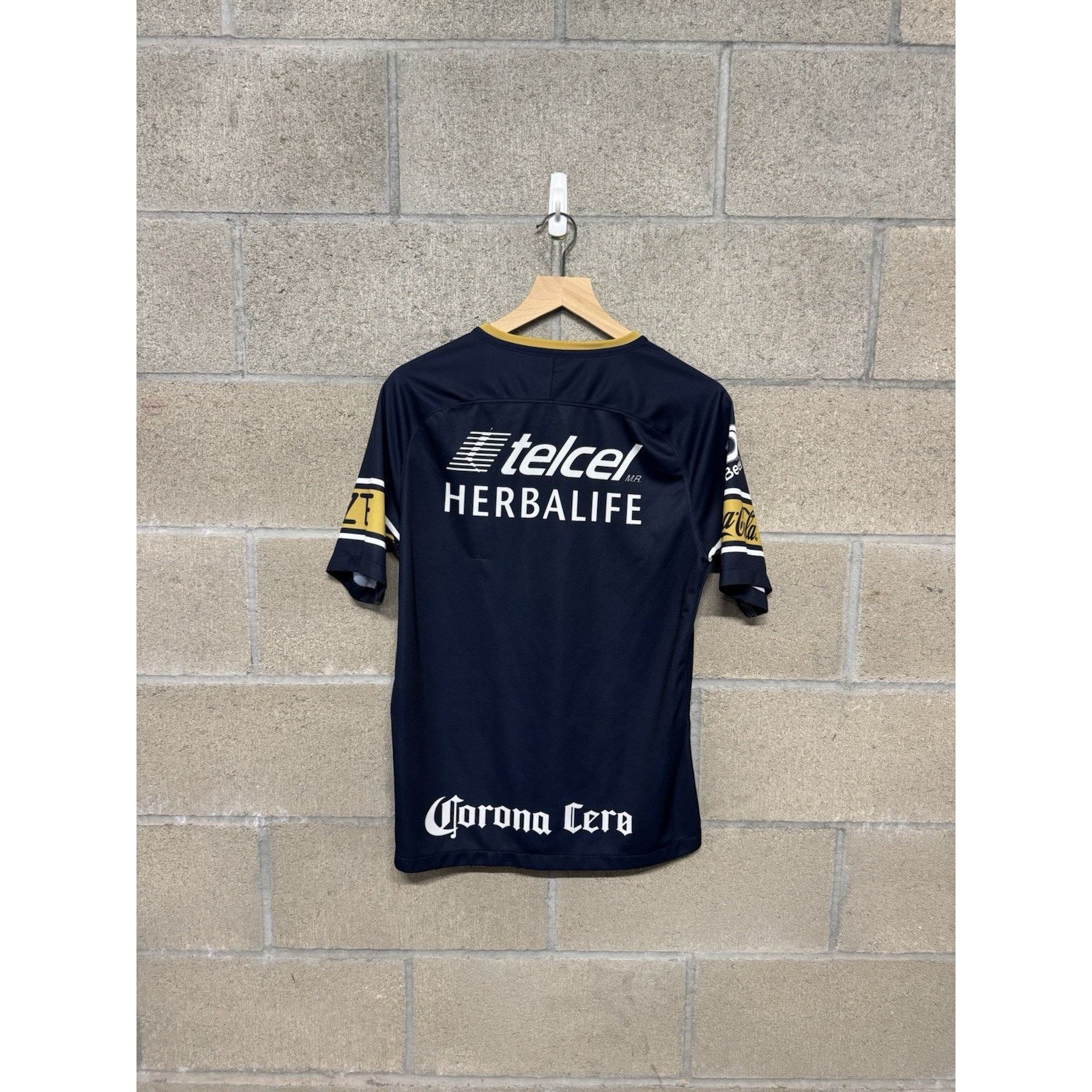 Nike Nike Puma DHL Soccer Jersey Herbalife Men Medium 2017 Size US M / EU 48-50 / 2 - 2 Thumbnail