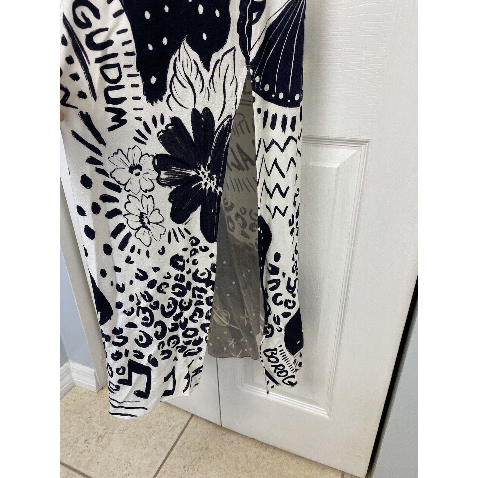 Farm Rio Farm Rio Maxi Dress V-Neck Black White Alien UFO Tropical Size S / US 4 / IT 40 - 8 Thumbnail