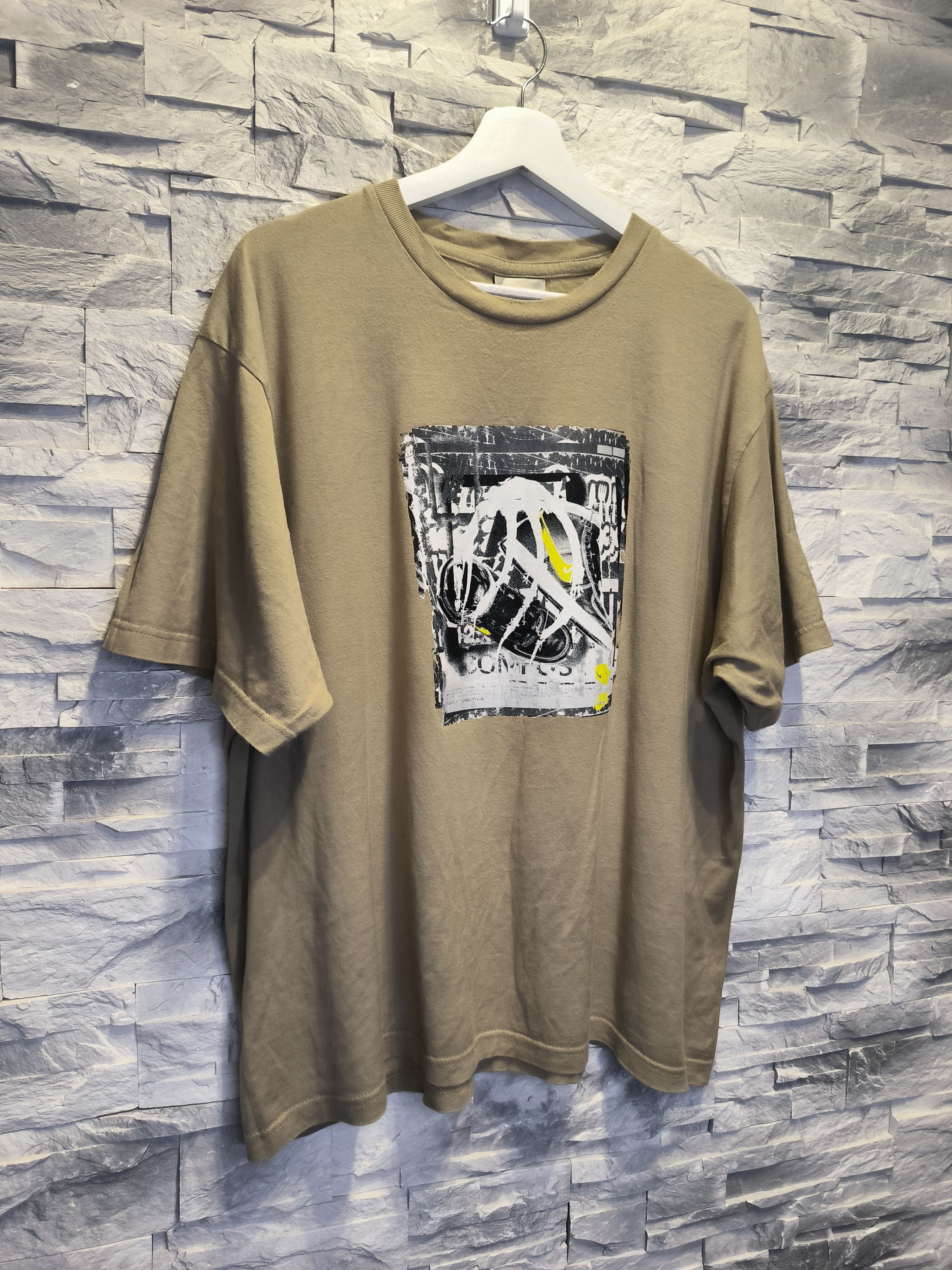 Nike × Vintage Vintage Nike T-Shirt Big Print Logo 90s Khaki Boxy Size US M / EU 48-50 / 2 - 3 Thumbnail