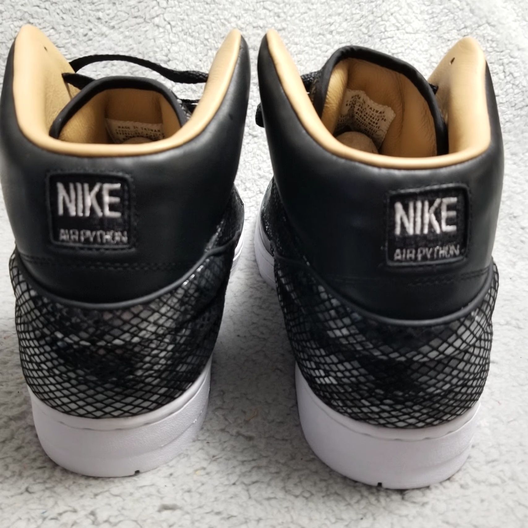 Nike Nike Air Python Sneaker Promo SAMPLE Size 12 Black 632631-001 Mens Athletic Shoes Size US 12 / EU 45 - 4 Thumbnail