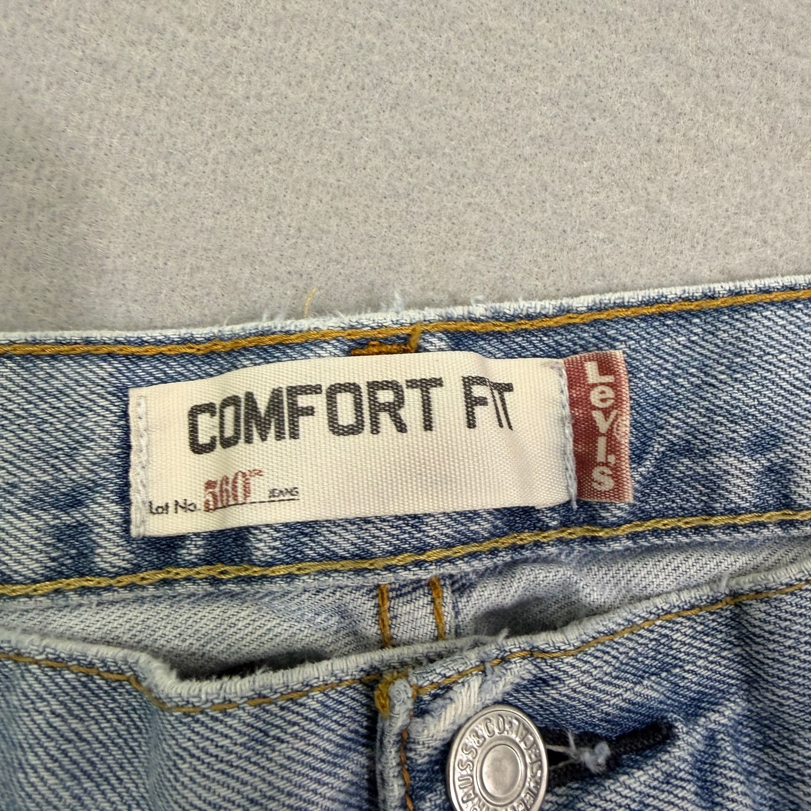 Levi's Vintage Levis 560 Comfort Fit Jeans 34x30 Blue Light Wash Size US 34 / EU 50 - 4 Thumbnail