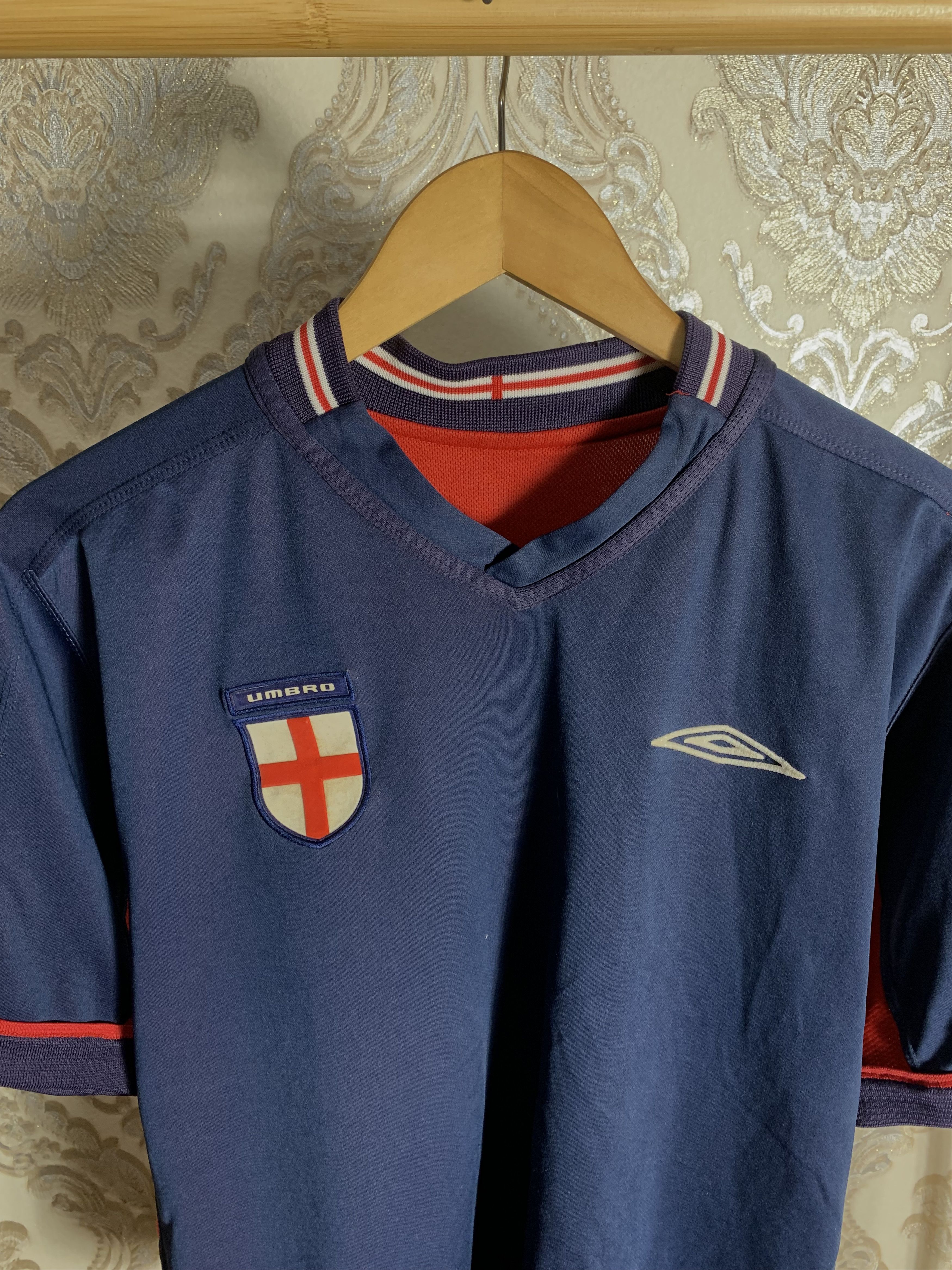 Nike VINTAGE UMBRO ENGLAND RETRO SOCCER JERSEY MANCHESTER Y2K 90s Size US L / EU 52-54 / 3 - 7 Thumbnail