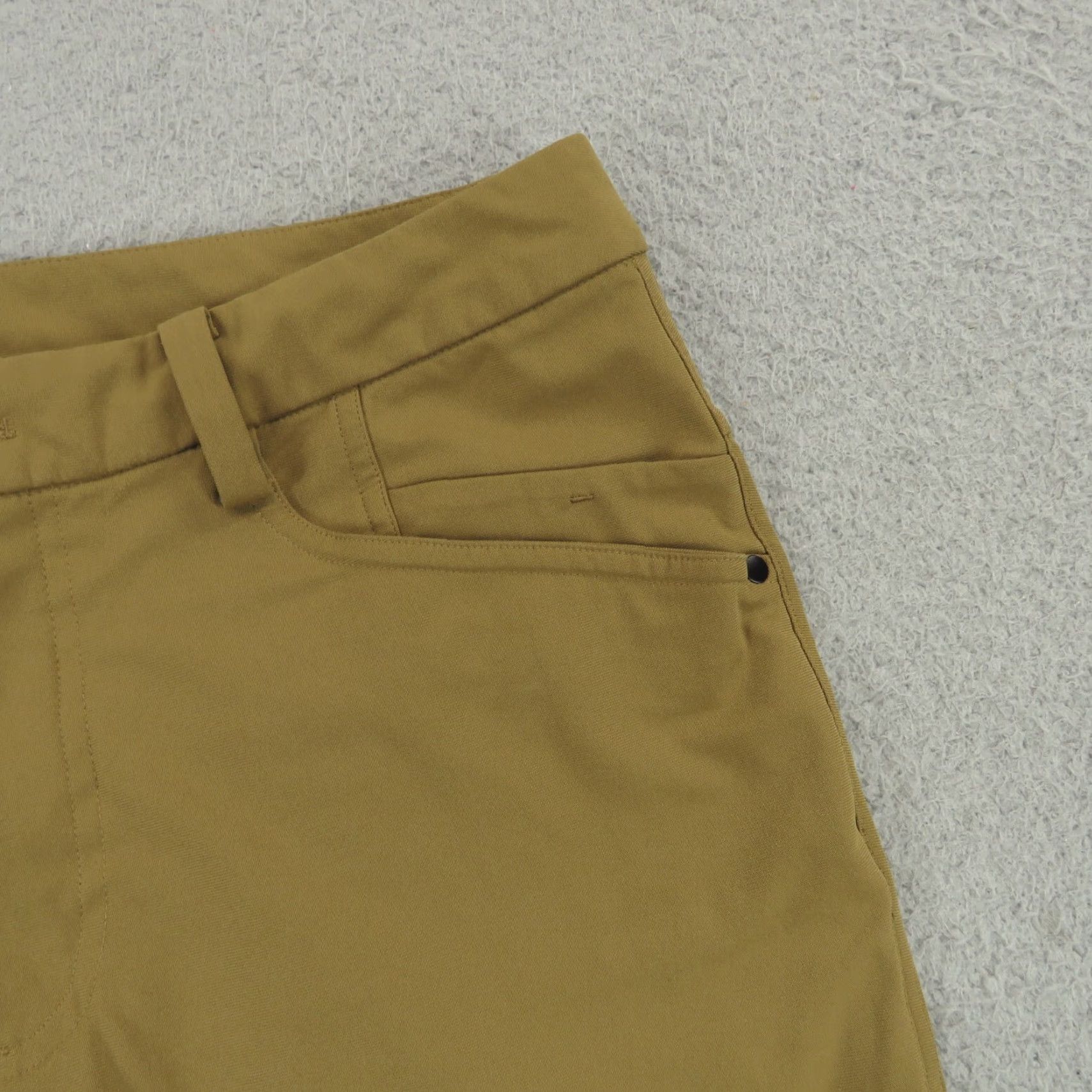 Lululemon Lululemon Shorts Mens 30 ABC 9" Artifact Khaki Warpstreme Chinos Office Tech Size US 30 / EU 46 - 4 Thumbnail