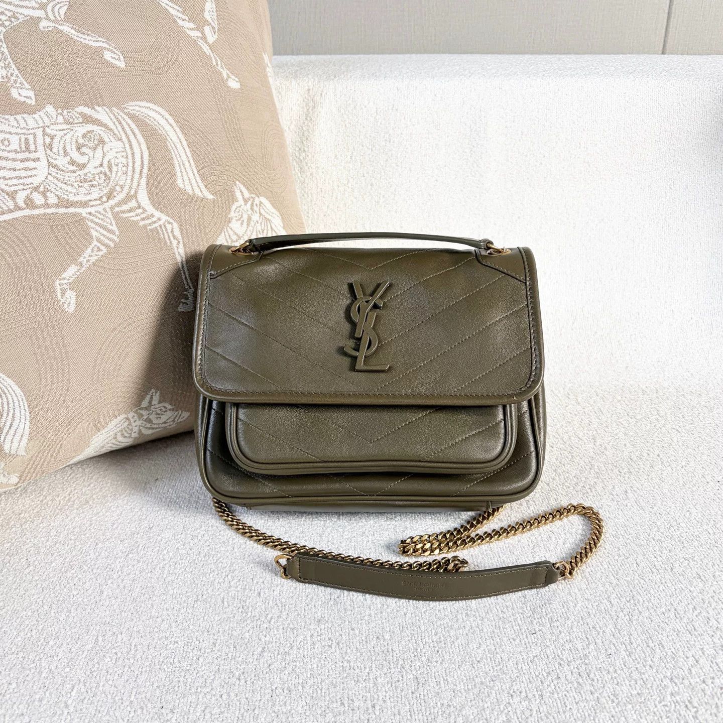 Saint Laurent Paris Pre-loved Bag Very good condition Size ONE SIZE - 1 Thumbnail