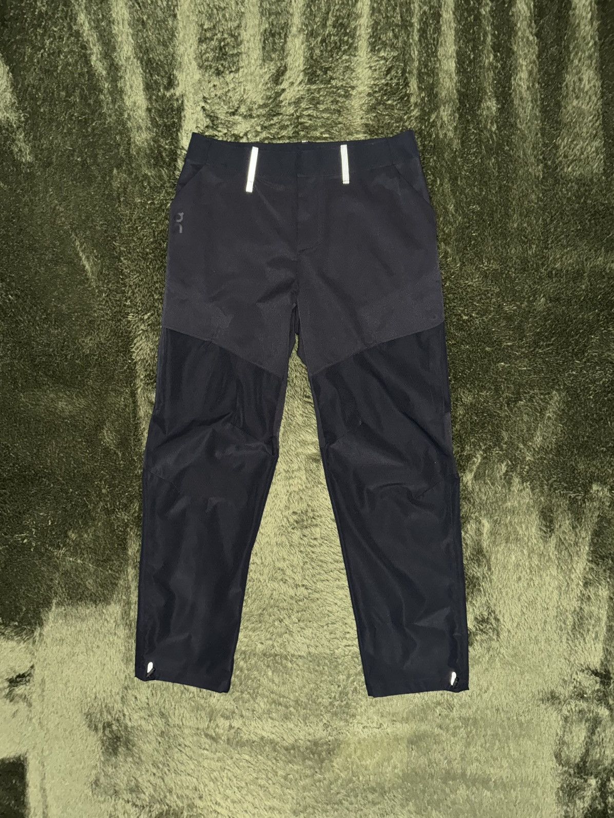 On [L] On Running Explorer Technical Pants Black Size US 34 / EU 50 - 1 Thumbnail