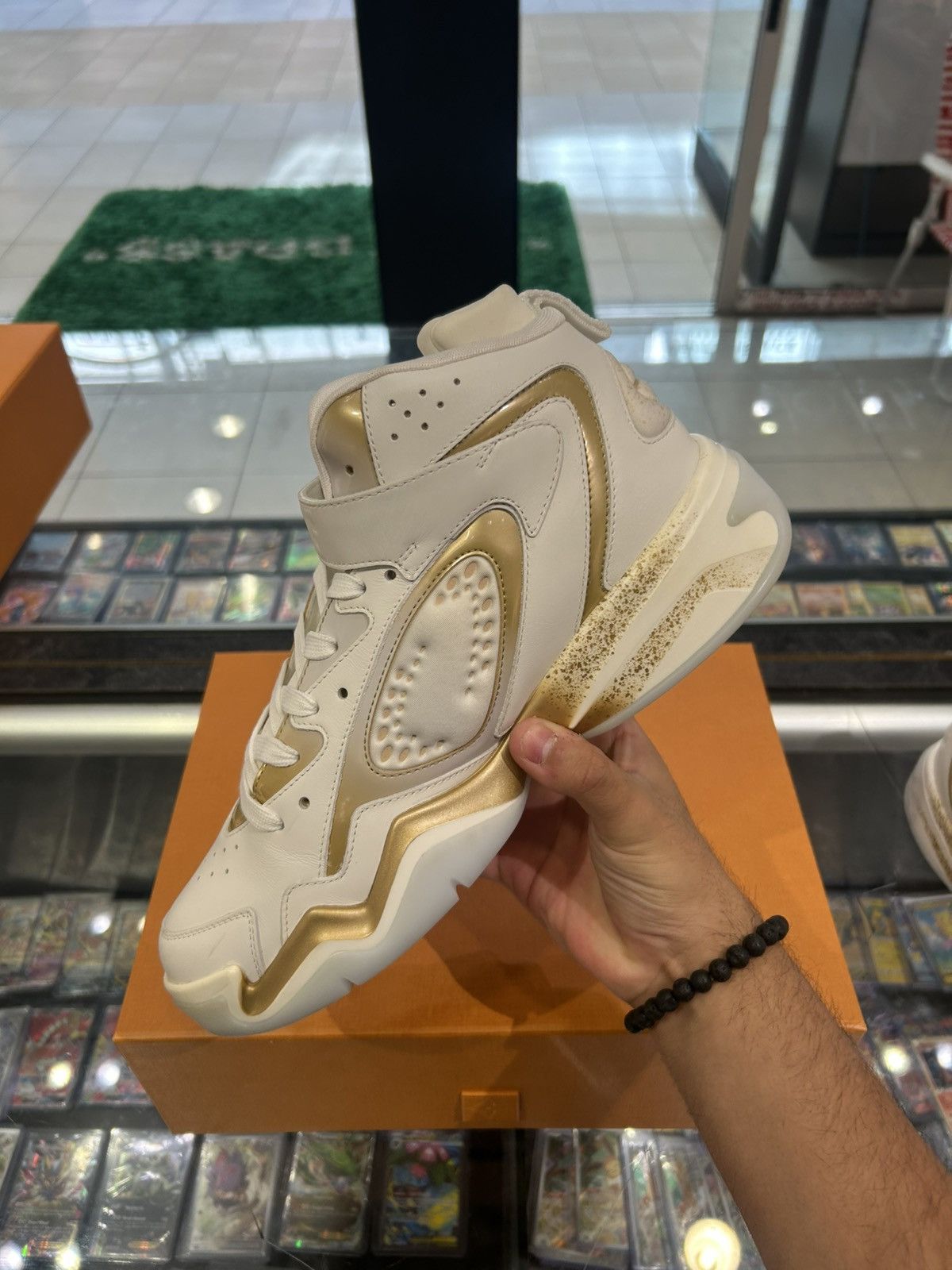 Louis Vuitton Louis vuitton trainer 2 white gold Size US 8.5 / EU 41-42 - 8 Thumbnail