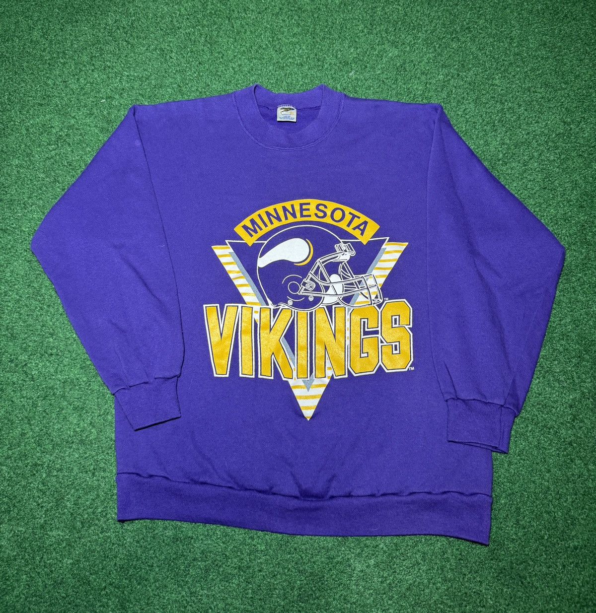 Vintage Vintage 90s Minnesota Vikings Large Retro Trench Sweatshirt Size US L / EU 52-54 / 3 - 1 Thumbnail