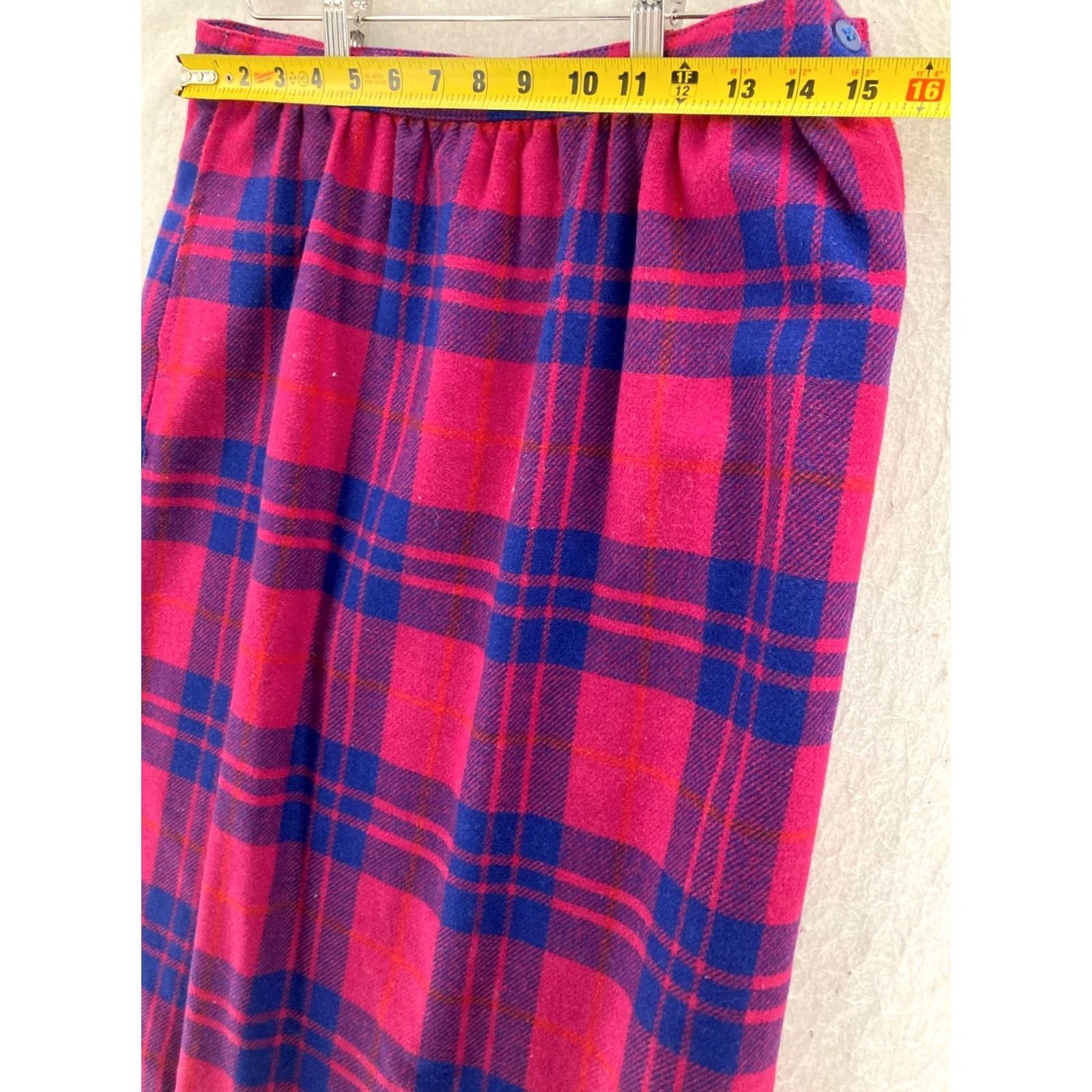 Vintage VTG Personal Skirt Womens 10 Red Plaid Knee Length Wool Blend Pleated Pattern Zip Vintage Skirt Womens 10 Red Plaid Knee Length Size 32" / US 10 / IT 46 - 2 Thumbnail