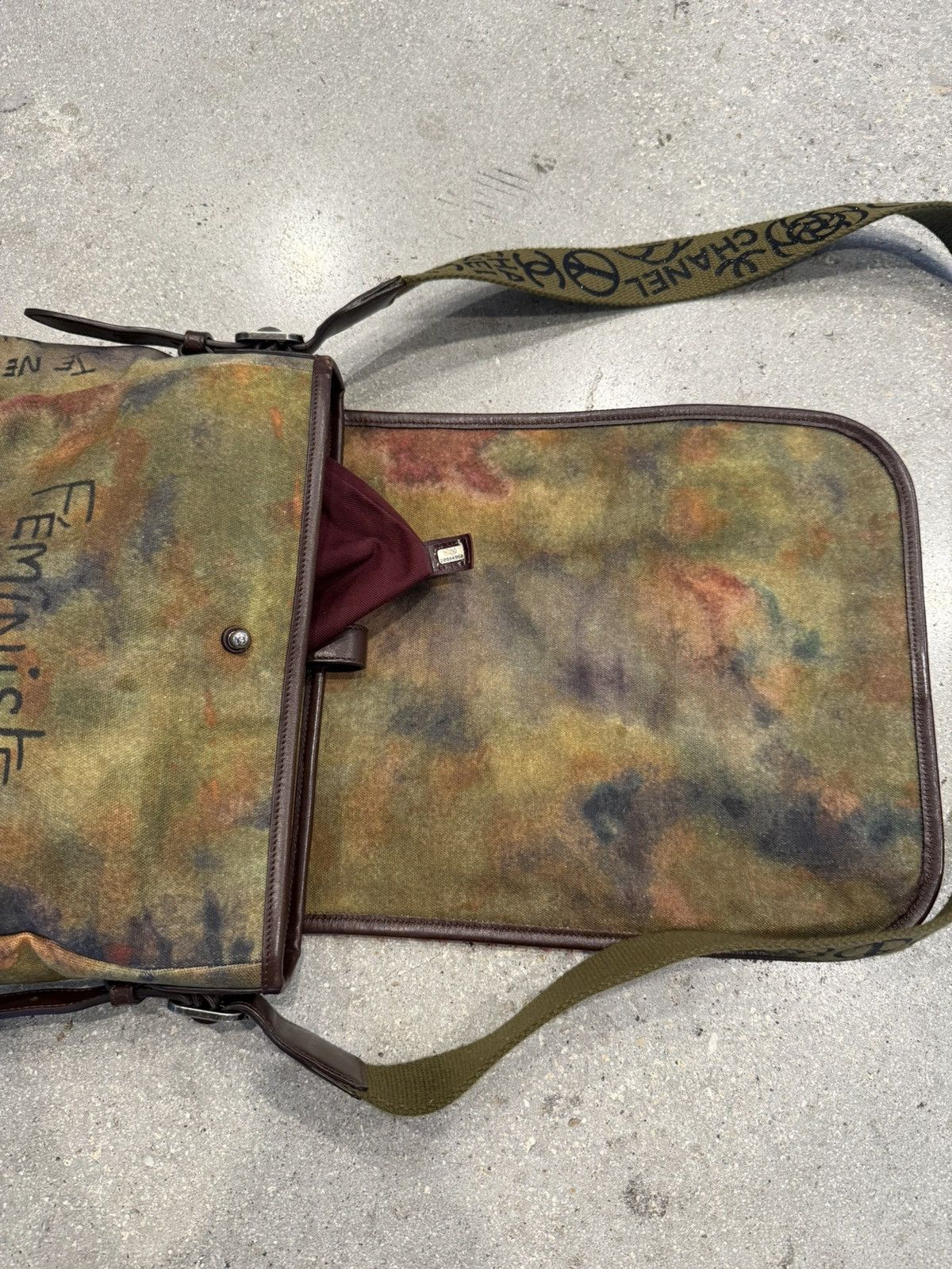Chanel 2015 Chanel Washed Toile Graffiti Messenger Bag Size ONE SIZE - 15 Thumbnail