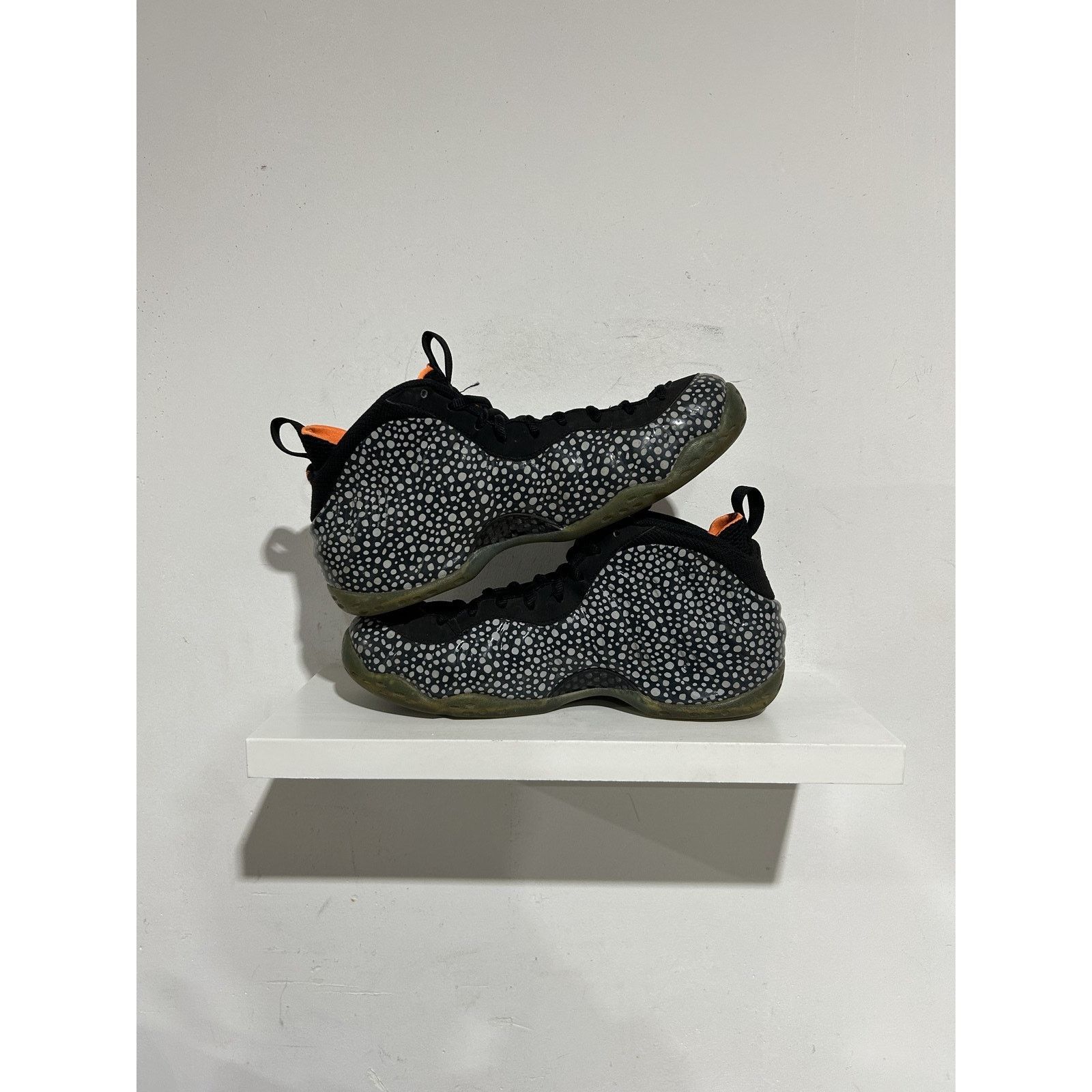 Nike NIKE AIR FOAMPOSITE SAFARI SIZE 10.5 PREOWNED Size US 10.5 / EU 43-44 - 2 Thumbnail