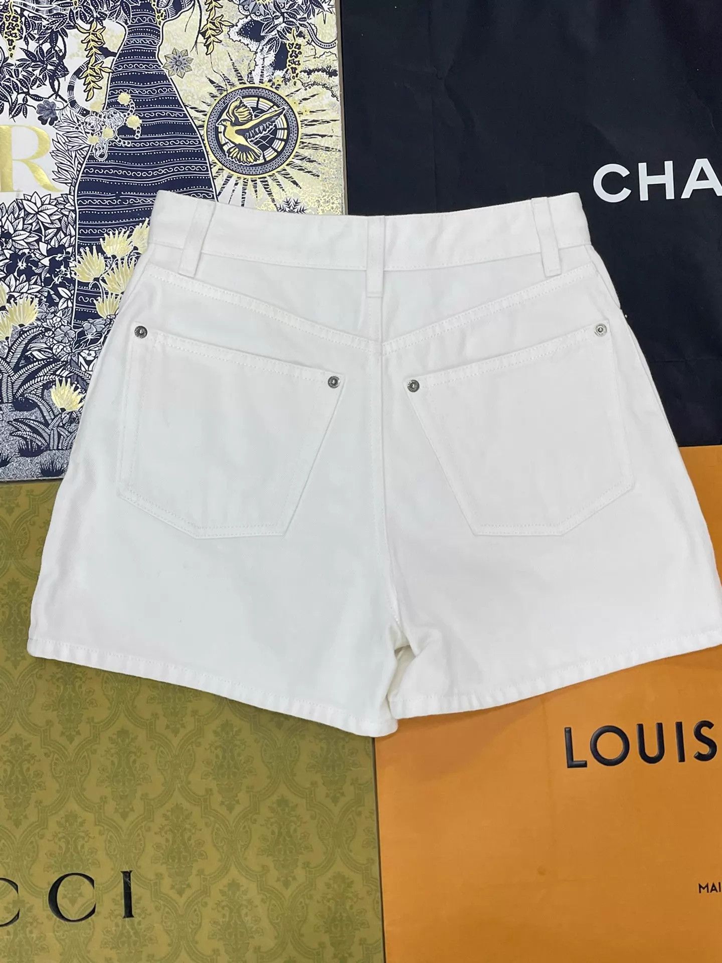 Louis Vuitton Lv White Monogram Color-Blocked Leather Shorts Size 26" / US 2 / IT 38 - 3 Thumbnail