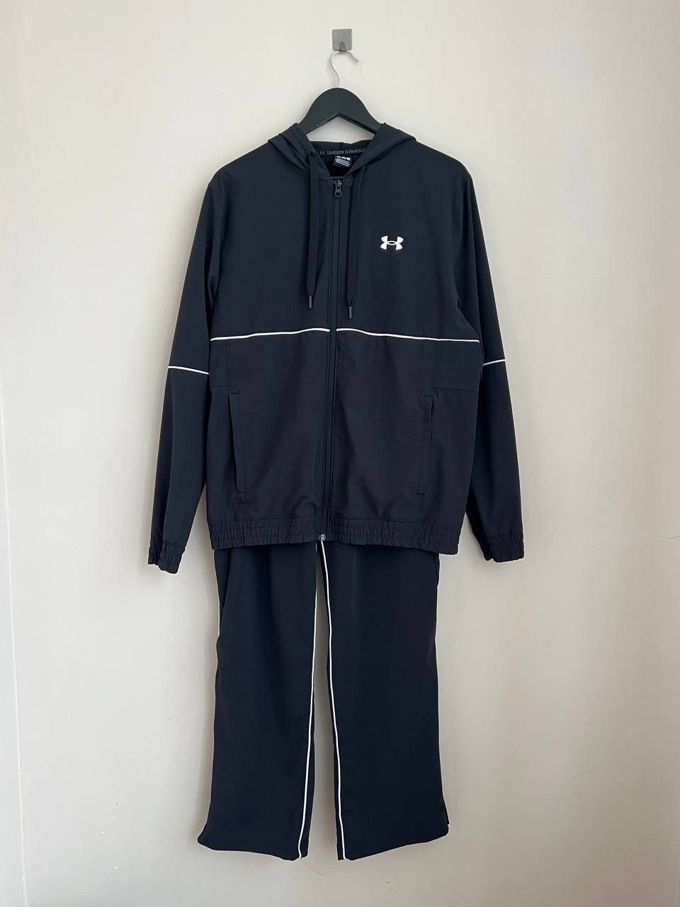 Under Armour men's black tracksuit size M