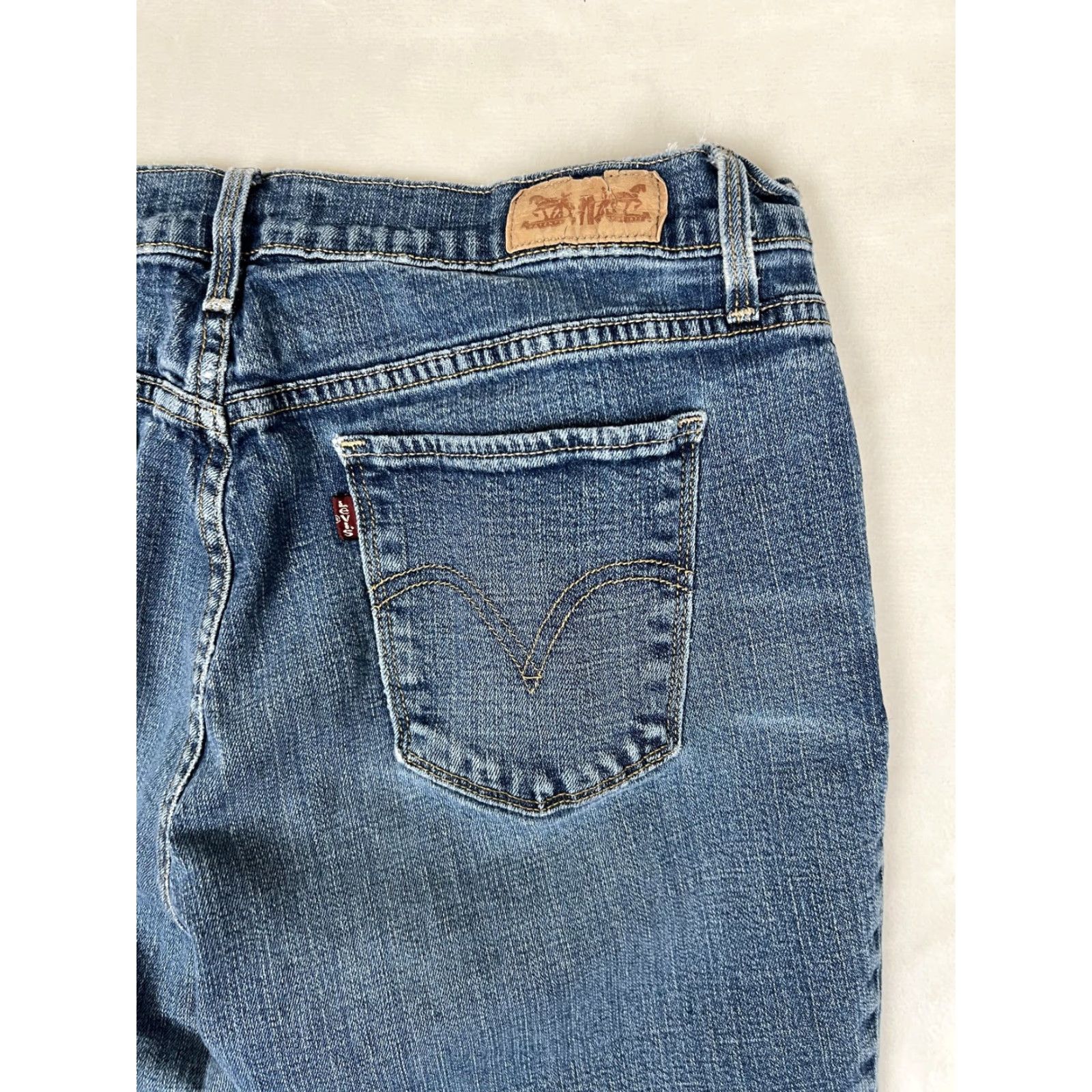 Levi's Levi's 515 Bootcut Jeans Women's 10 Blue Medium Wash Mid Rise Denim 30x30 Zip Button Pockets Size 32" / US 10 / IT 46 - 7 Thumbnail