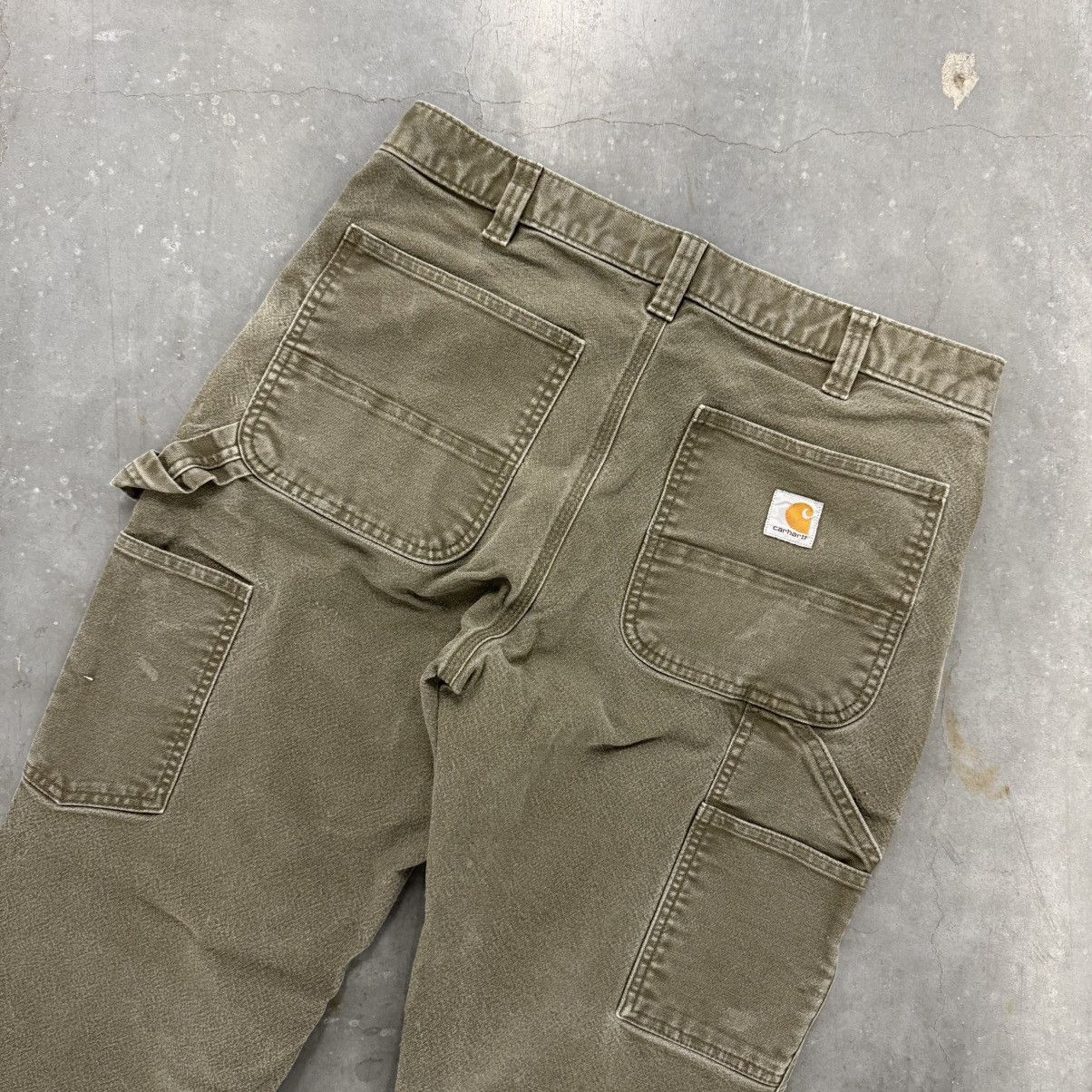 Carhartt × Carhartt Wip × Vintage Vintage Carhartt Faded Distressed Olive Green Work Pants Size US 32 / EU 48 - 1 Thumbnail