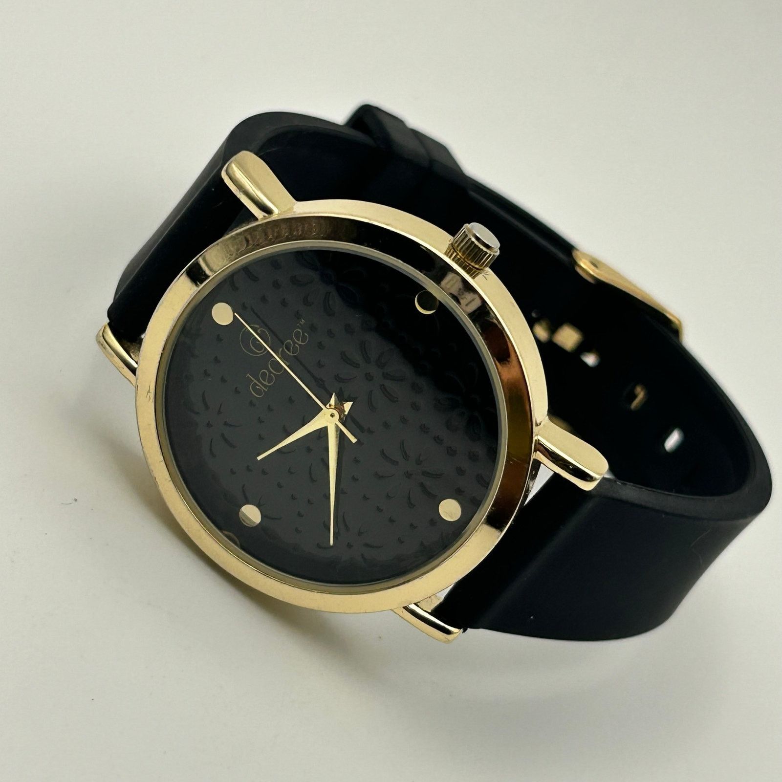 Decree Decree Gold Tone Black Silicon Band Women’s Minimalist Watch Size ONE SIZE - 4 Thumbnail