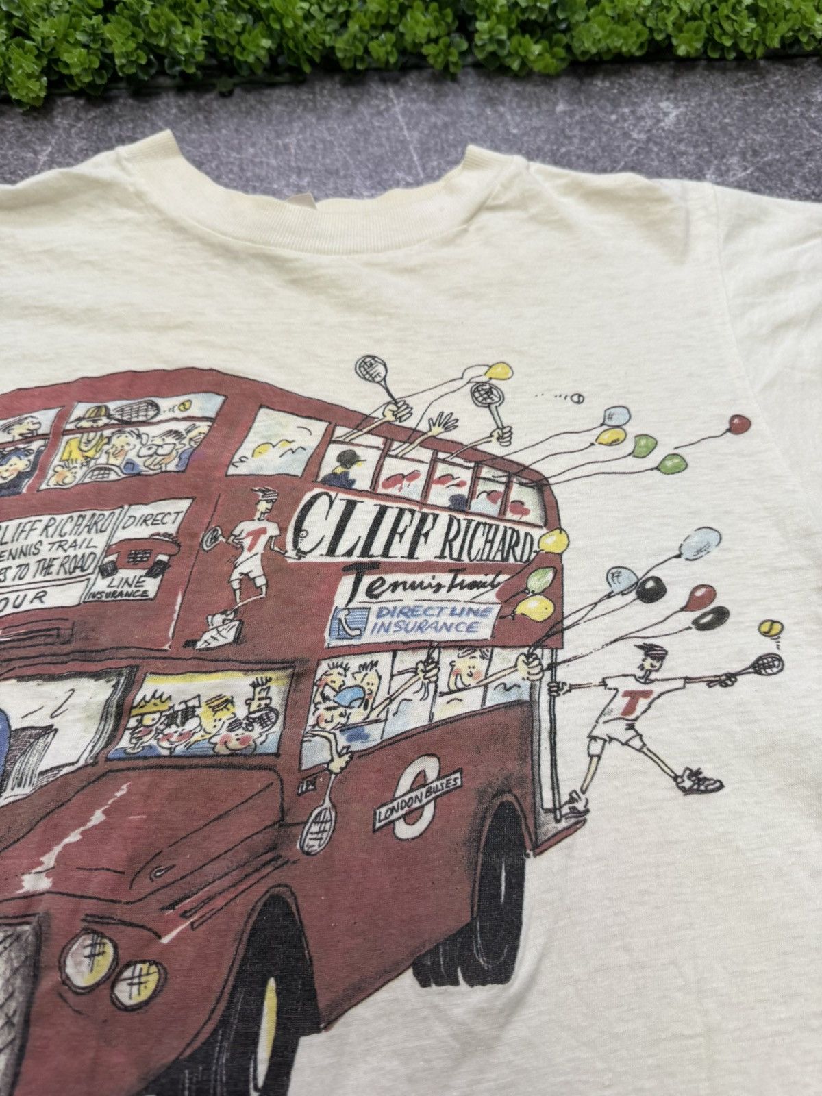 Vintage 80s Vintage Cliff Richard Summer Holiday Bus Vintage T Shirt Size US S / EU 44-46 / 1 - 10 Thumbnail