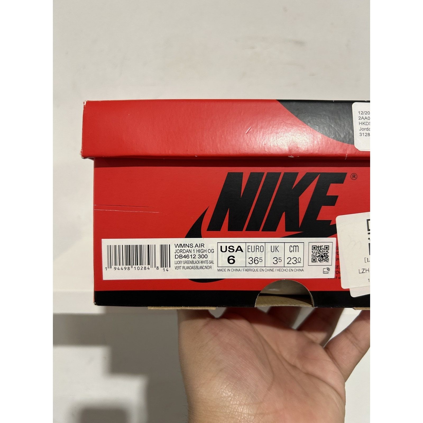 Nike NIKE JORDAN 1 LUCKY GREEN SIZE 6W (4.5 US) PREOWNED Size US 6 / IT 36 - 4 Thumbnail