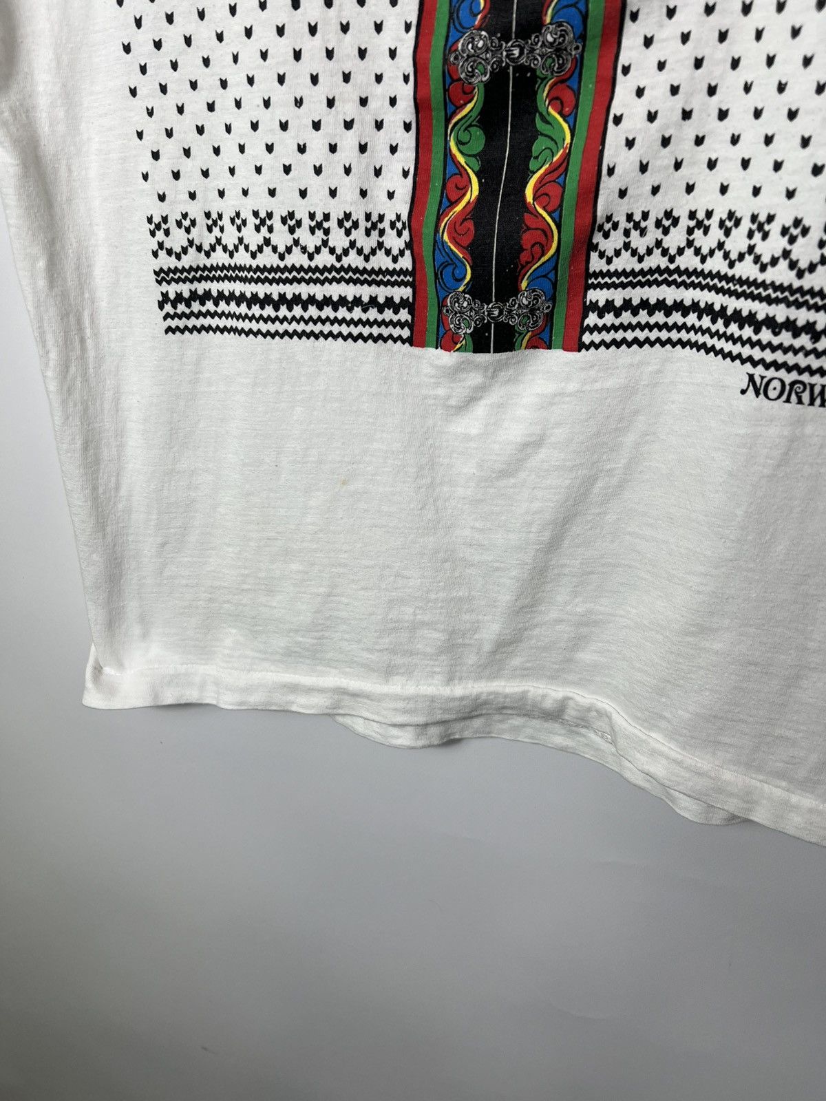 Dale Of Norway Vintage 90s Dale of Norway Print Single Stitch Norway Tee Size US L / EU 52-54 / 3 - 4 Thumbnail