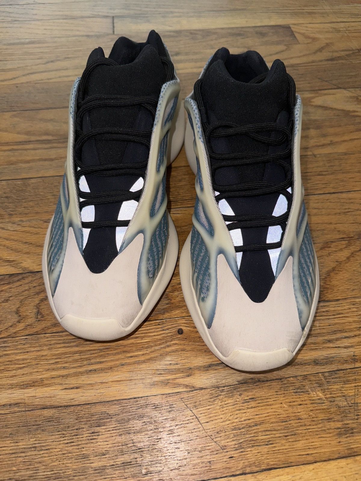 Adidas Adidas YEEZY 700 v3 Size US 9.5 / EU 42-43 - 1 Thumbnail