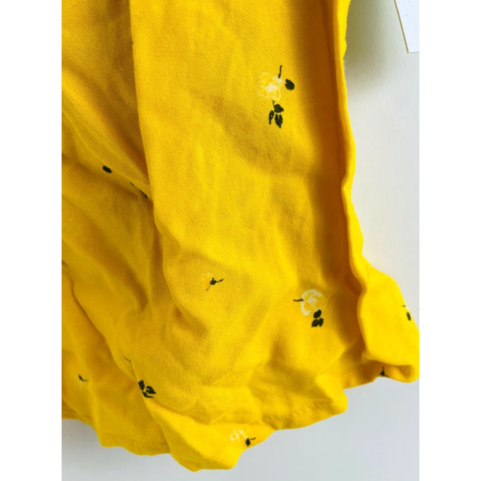 Vintage ABOUND Top Women's Size M Yellow Rose Floral Ruffled Sleeve Smocked Front NWT Size M / US 6-8 / IT 42-44 - 4 Thumbnail