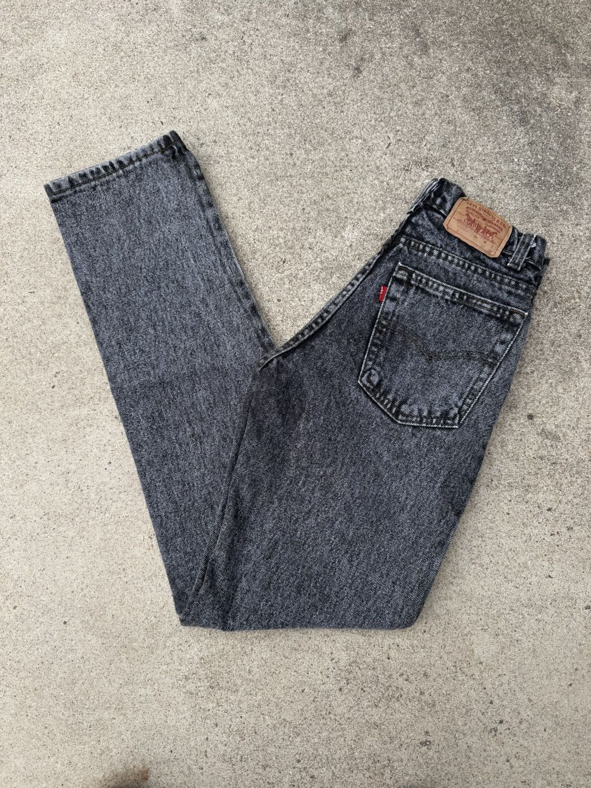 Levi's × Vintage Vtg 90’s Levi’s 505 Buttonfly Acid Black Jeans Student 26x32 Size 26" / US 2 / IT 38 - 1 Thumbnail