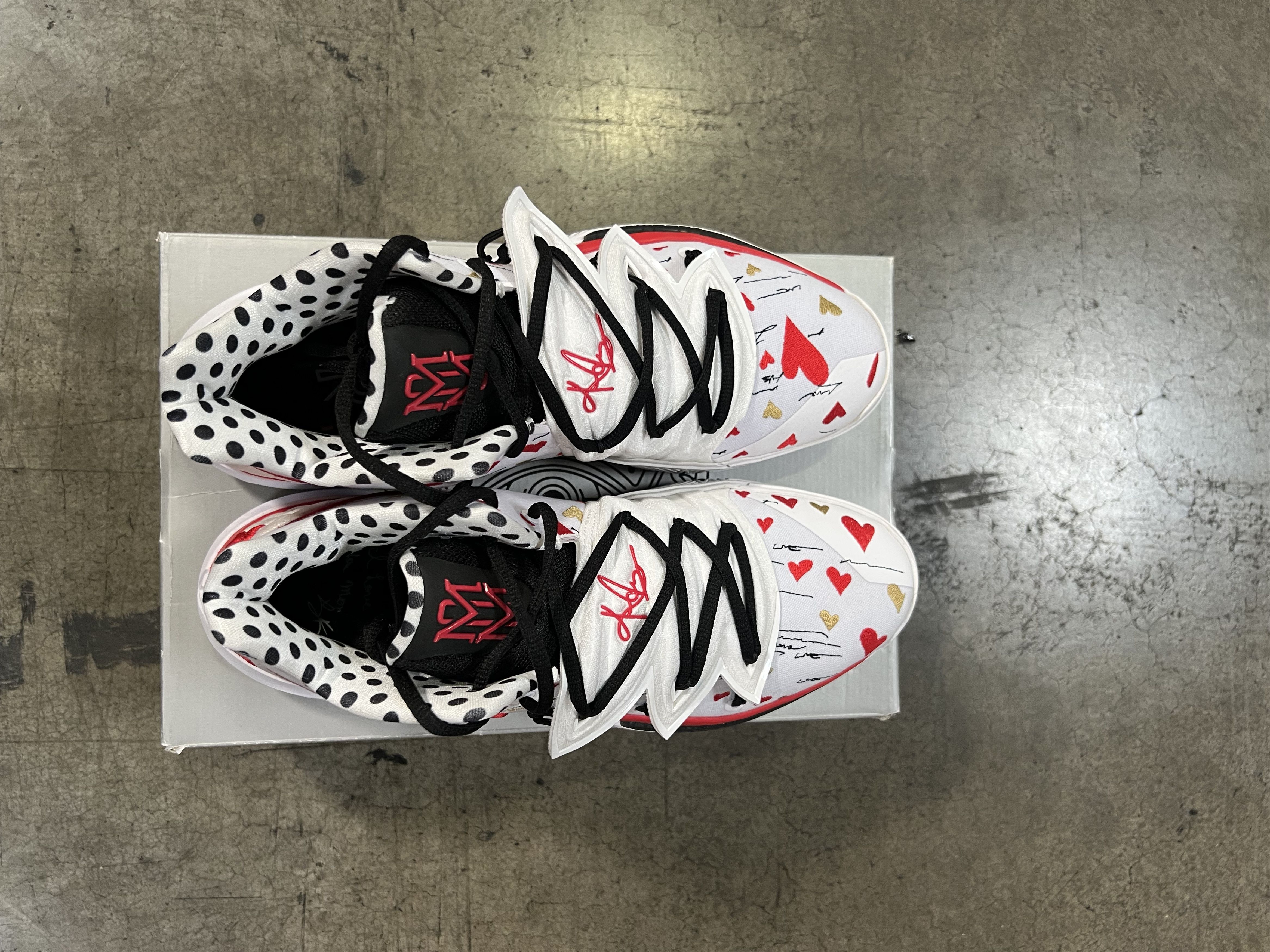Nike Nike Kyrie 5 Sneaker Room Mom White Size US 11.5 / EU 44-45 - 4 Thumbnail