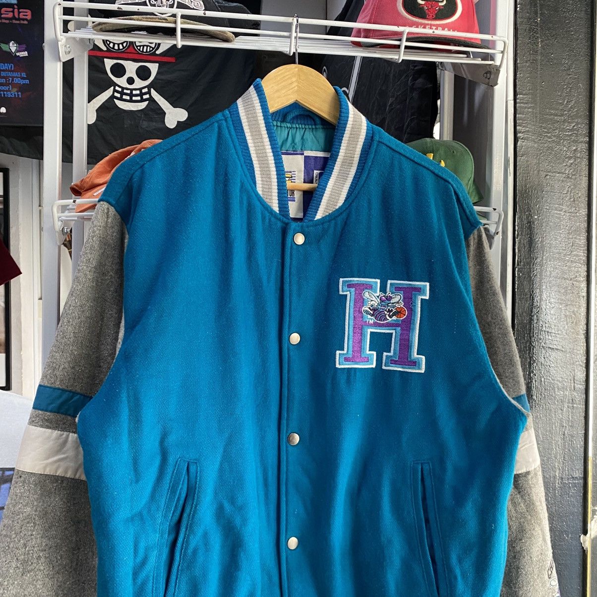 NBA × Vintage vintage charlotte hornets varsity jacket Size US M / EU 48-50 / 2 - 8 Thumbnail