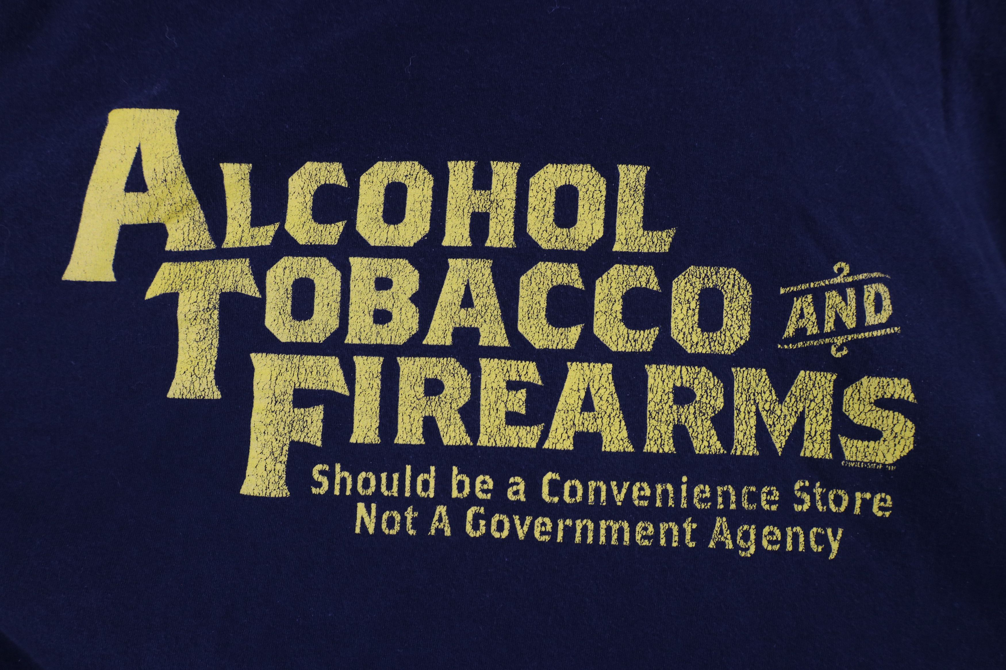 Vintage Vintage Y2K Tobacco Firearms Convenience Store T-Shirt Size US XL / EU 56 / 4 - 4 Thumbnail