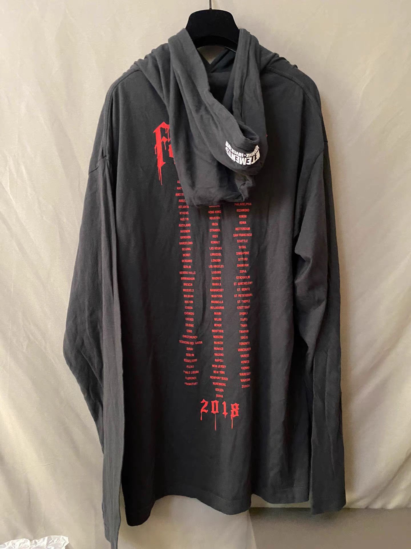 Vetements Vetements 18SS Blood Drop Sanskrit Light Hoodie Size US S / EU 44-46 / 1 - 3 Thumbnail